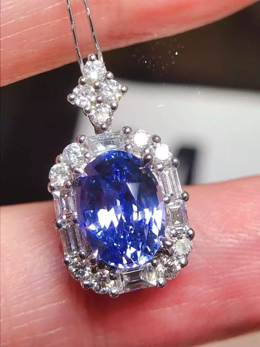 無燒藍寶石吊墜  2.56克拉 18k金配鑲  0.57克拉鑽石 台北門市 CG-628