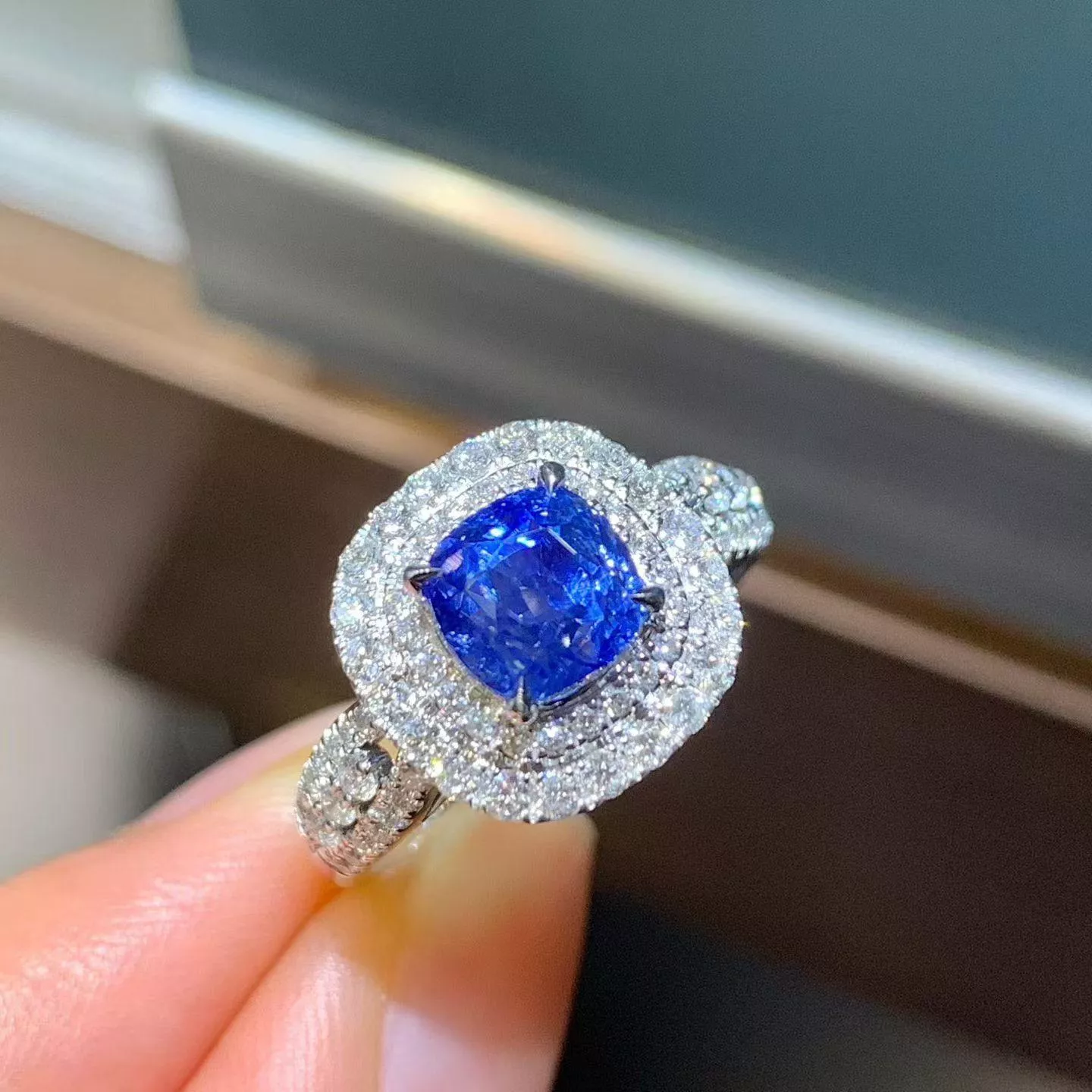 無燒矢車菊藍寶石  2.53克拉 18k金配鑲  68.2分鑽石 台北門市 CG-636