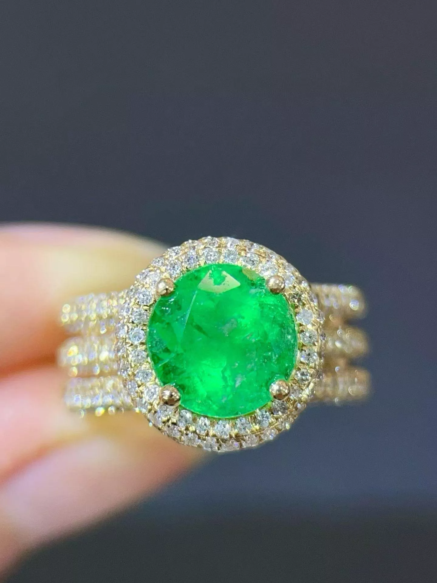 祖母綠戒指  2.09克拉 18k金配鑲  0.716克拉鑽石 台北門市 CG-638