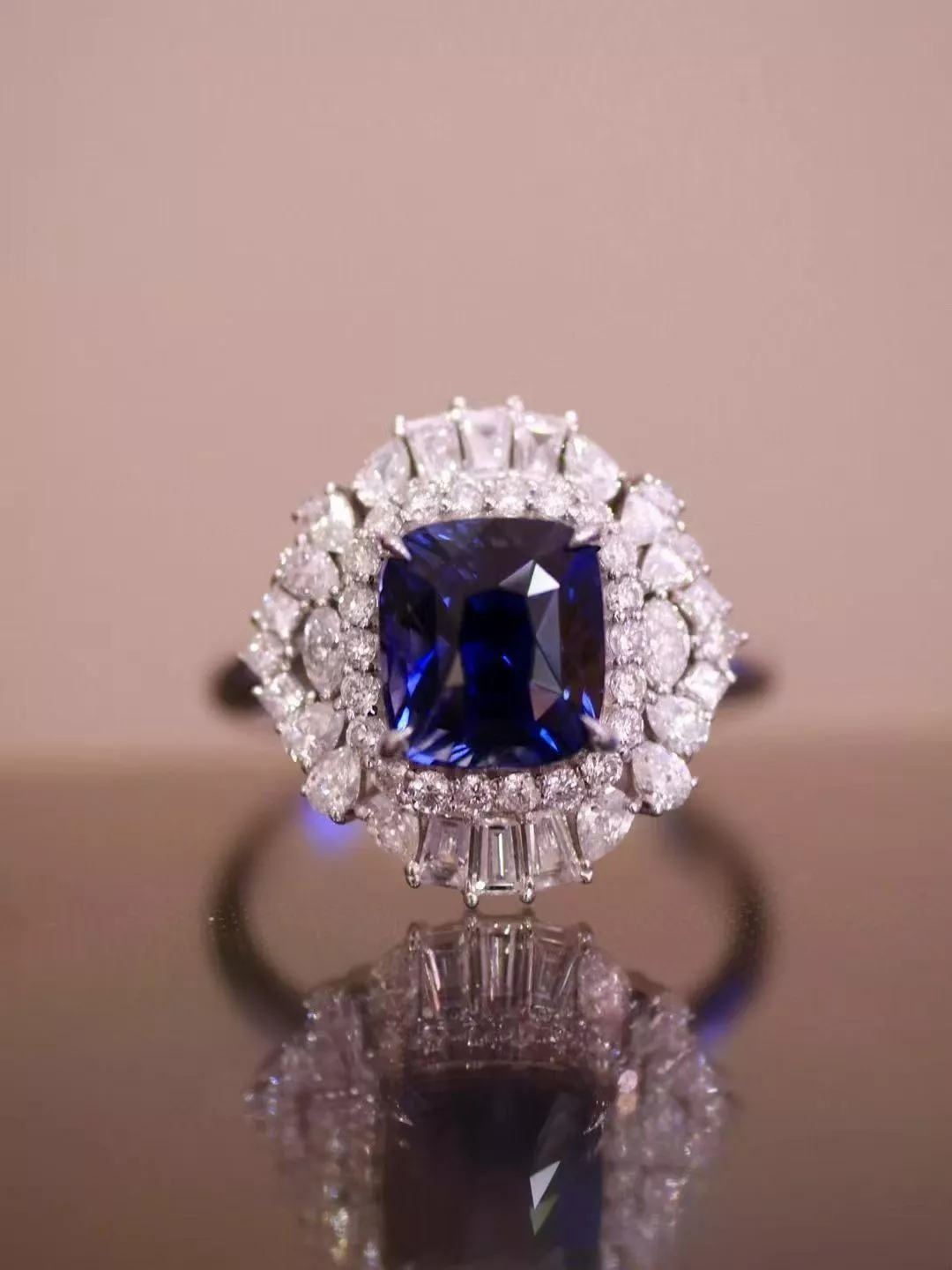 無燒蓝寶石戒指  3.08克拉 18k金配鑲  0.95克拉鑽石 台北門市 CG-639