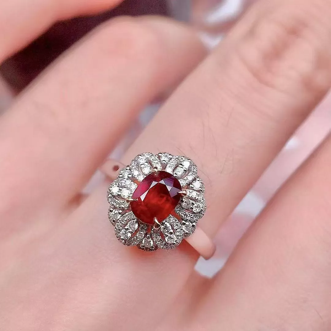 無燒鴿血紅寶石戒指 1.05克拉  18k金配鑲  30.6分鑽石 台北門市 CG-644