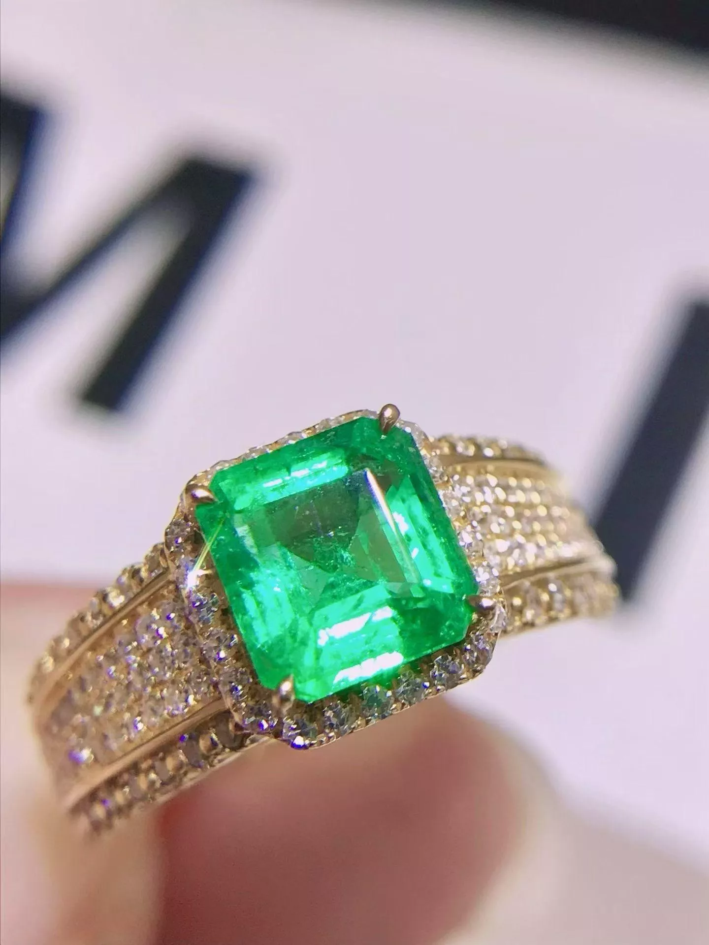 祖母綠戒指  1.5克拉 18k金配鑲 58分鑽石 台北門市 CG-651