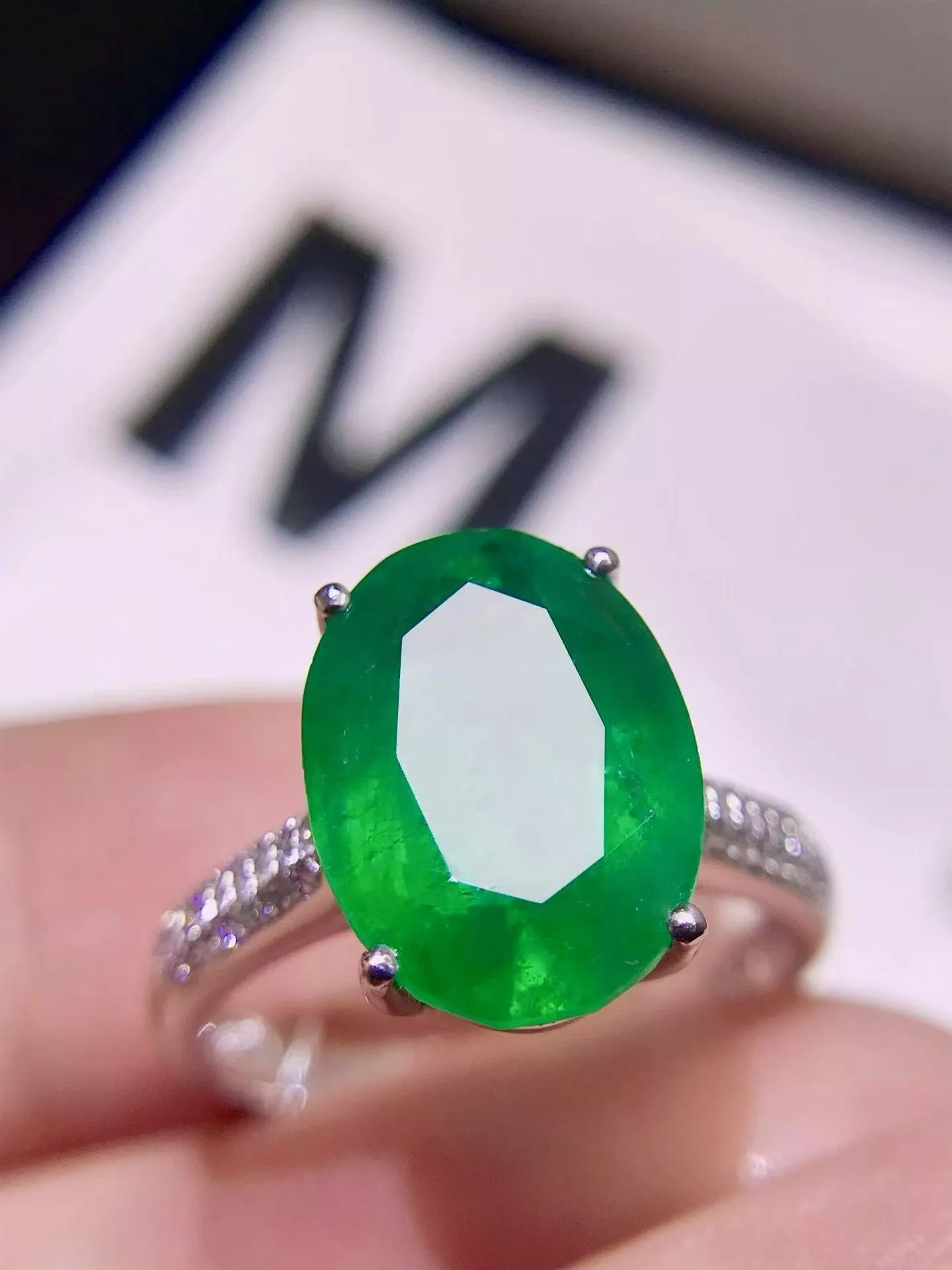 祖母綠戒指  4.4克拉 18k金配鑲 50顆鑽石 台北門市 CG-653