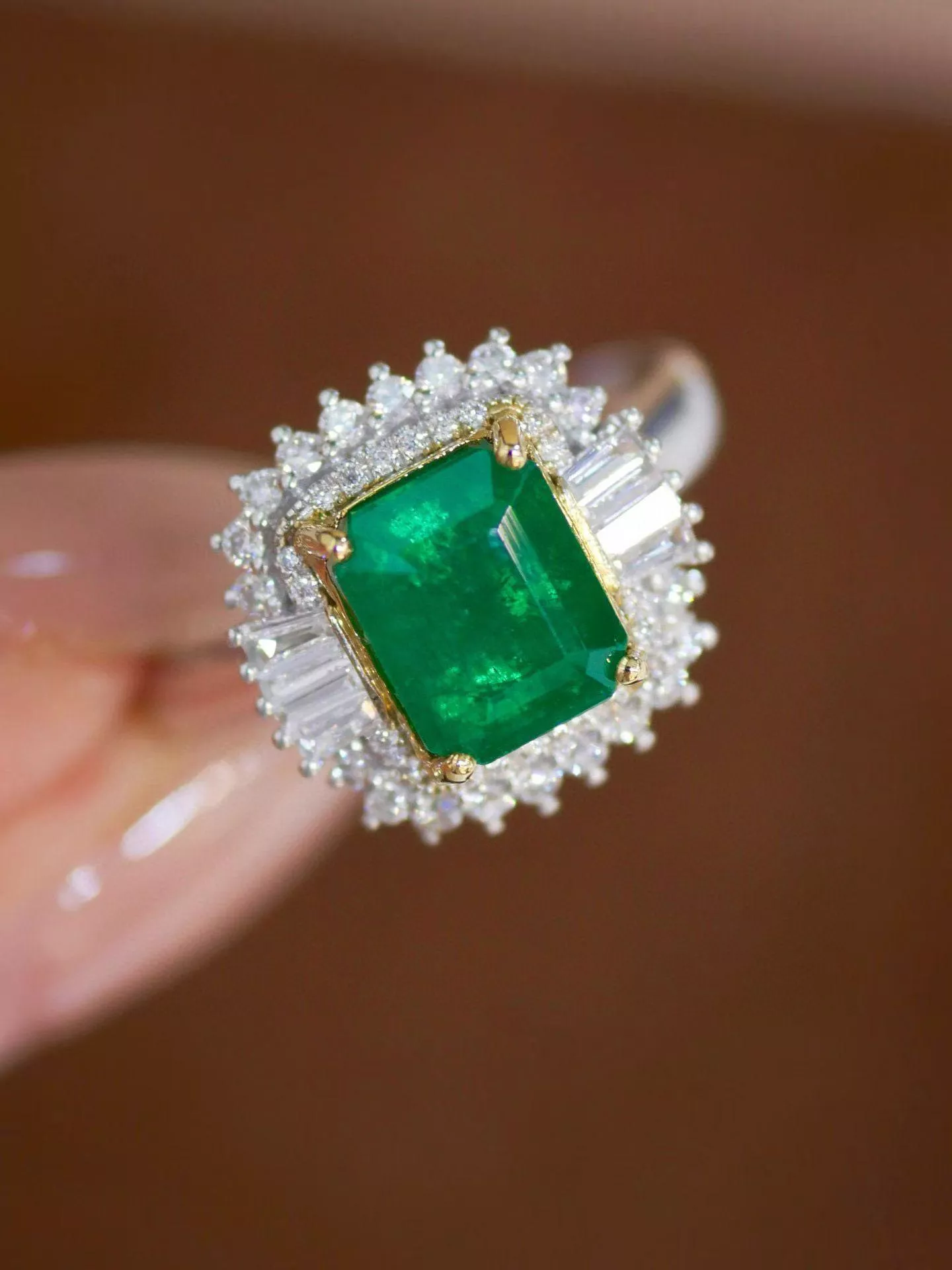 祖母綠戒指  2.3克拉 18k金配鑲 0.39克拉鑽石 台北門市 CG-658