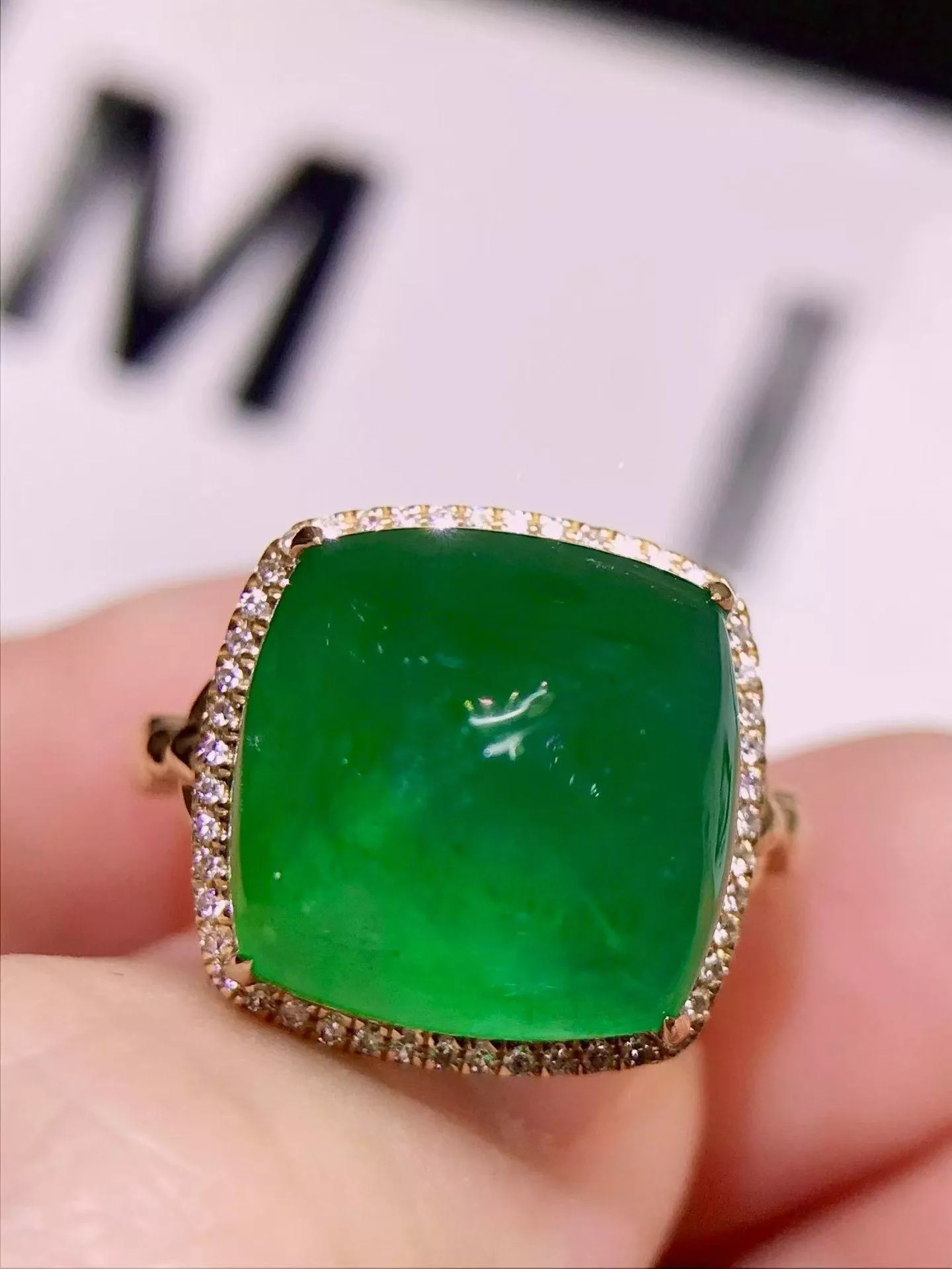 祖母绿戒指  9.7克拉 18k金配鑲 48顆鑽石 台北門市 CG-659