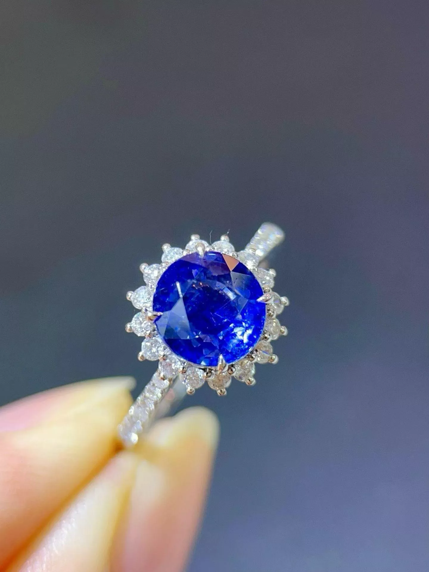 藍寶石戒指  2.13克拉 18k金配鑲 0.317克拉鑽石 台北門市 CG-672