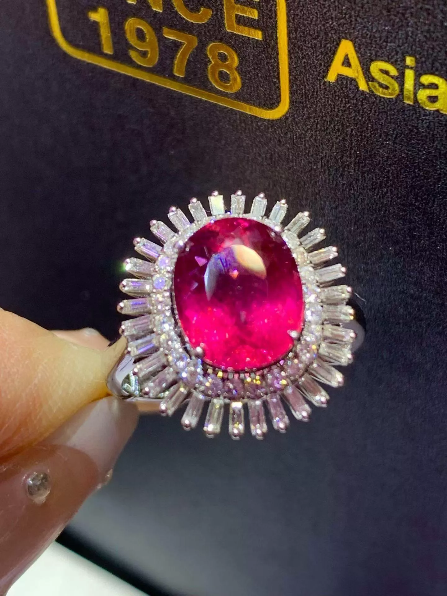 盧比萊碧璽戒指 3.5克拉 18k金配鑲 51顆鑽石 台北門市 CG-675