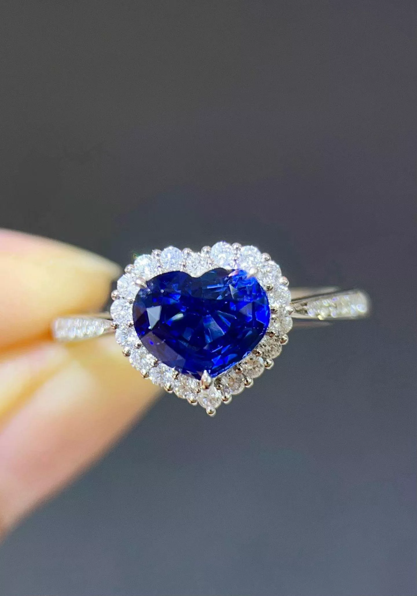 心形藍寶石戒指  1.58克拉 18k金配鑲 0.227克拉鑽石 台北門市 CG-683