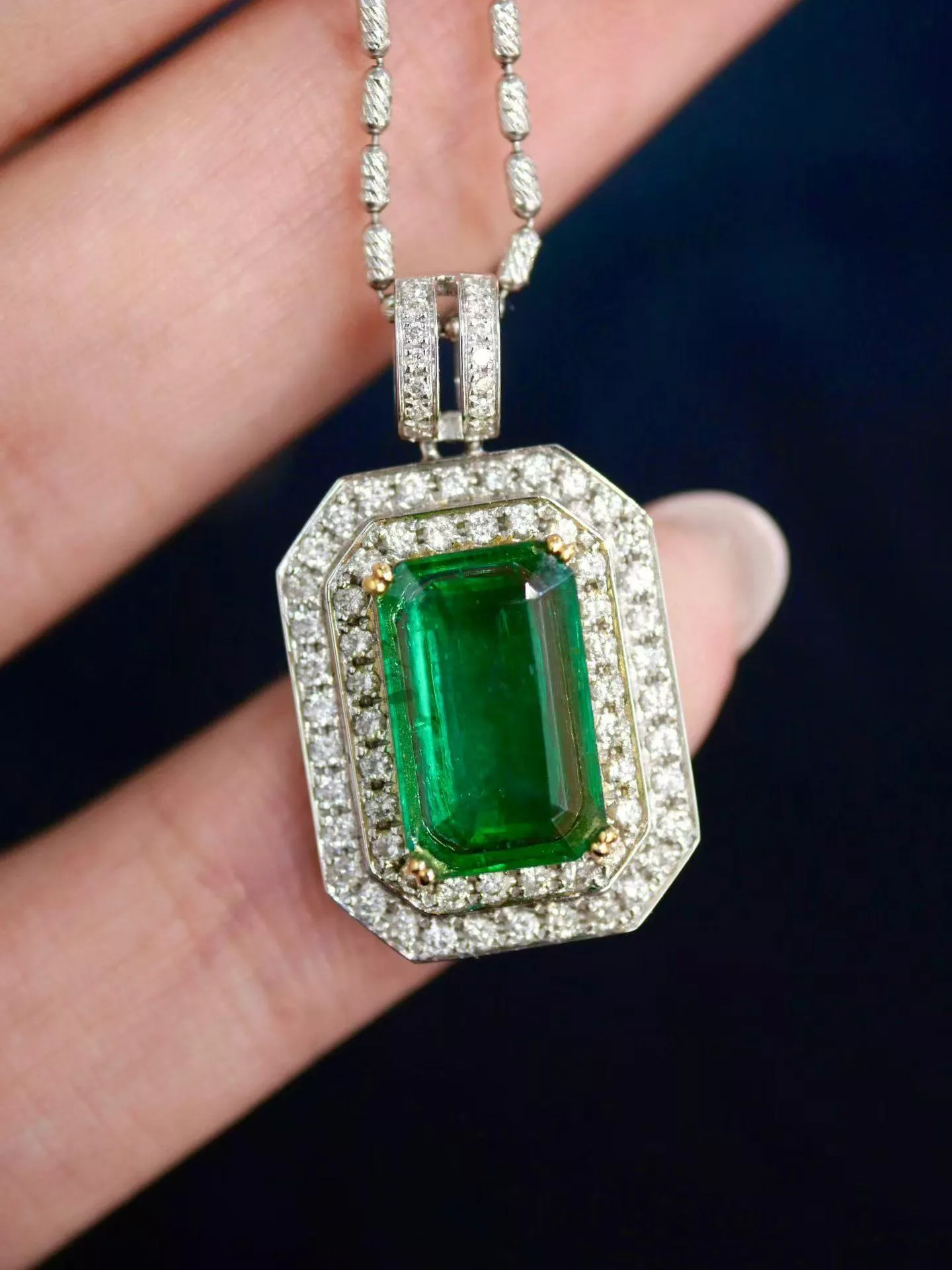 祖母綠吊墜  2.45克拉 18k金配鑲 0.518克拉鑽石 台北門市 CG-690