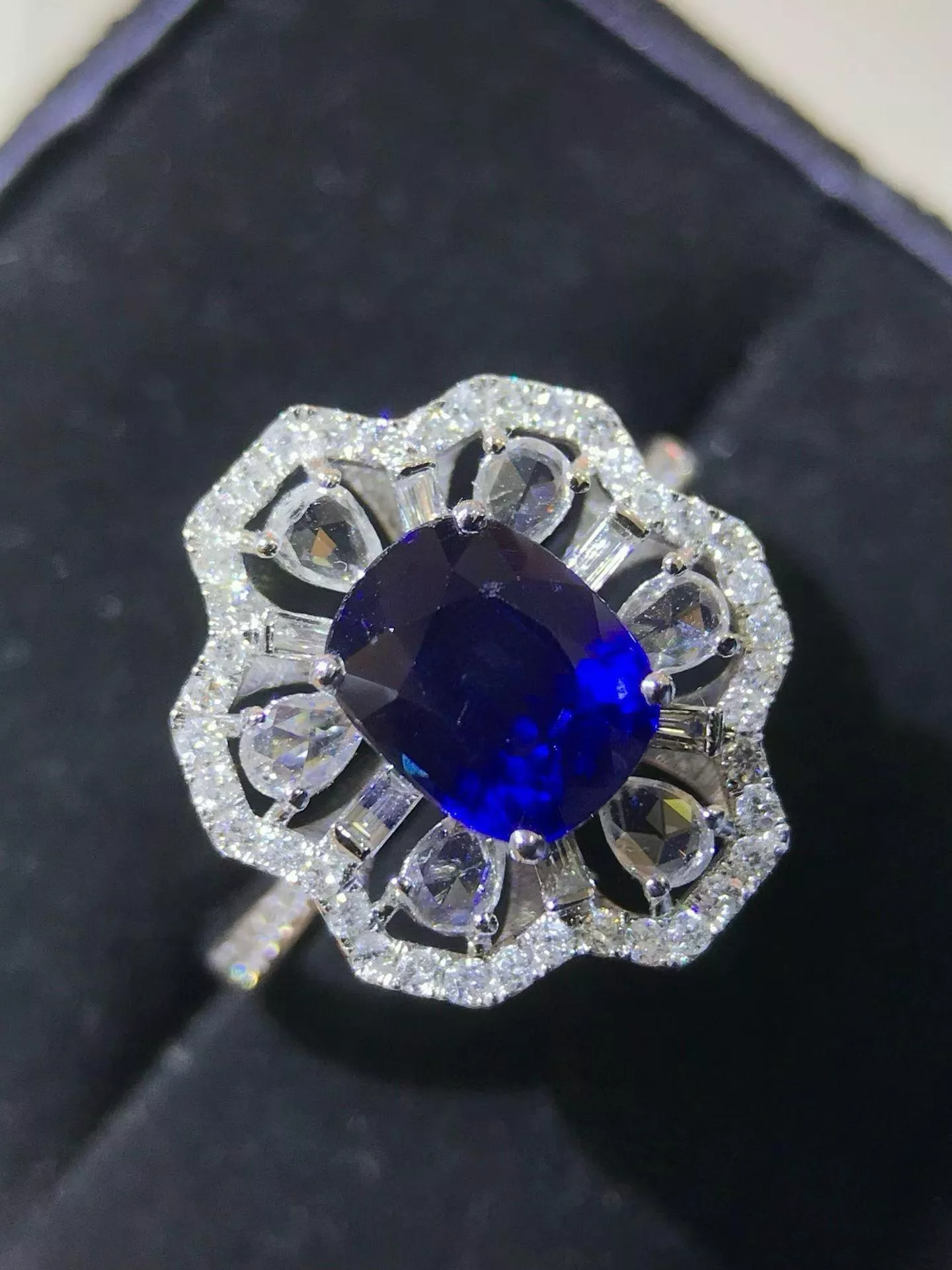 藍寶石戒指  2.45克拉  18k金配鑲 0.698克拉鑽石 台北門市 CG-692