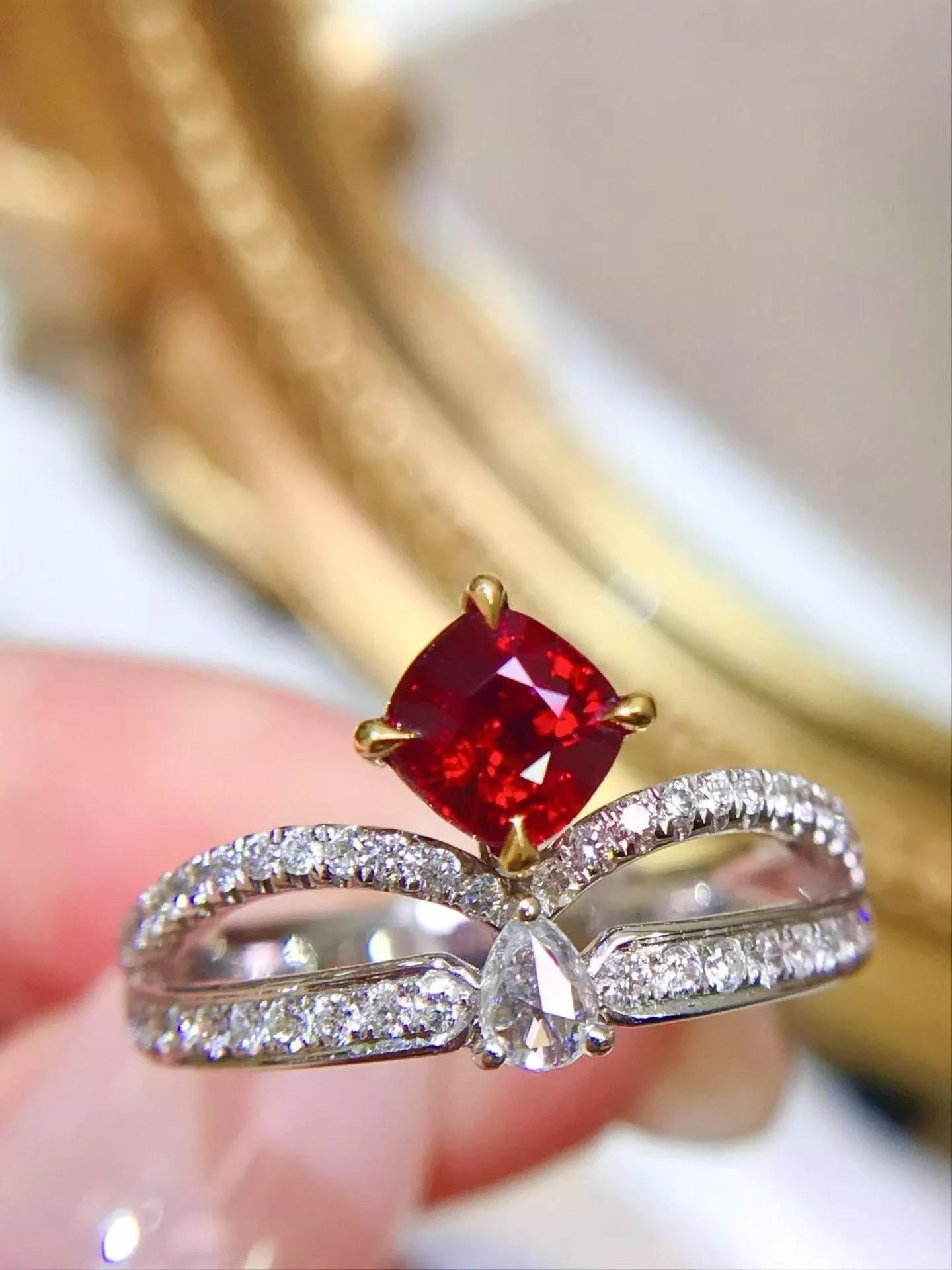 AIGS 無燒鴿血紅紅寶石 1克拉  18k金配鑲 0.44克拉鑽石 台北門市 CG-694
