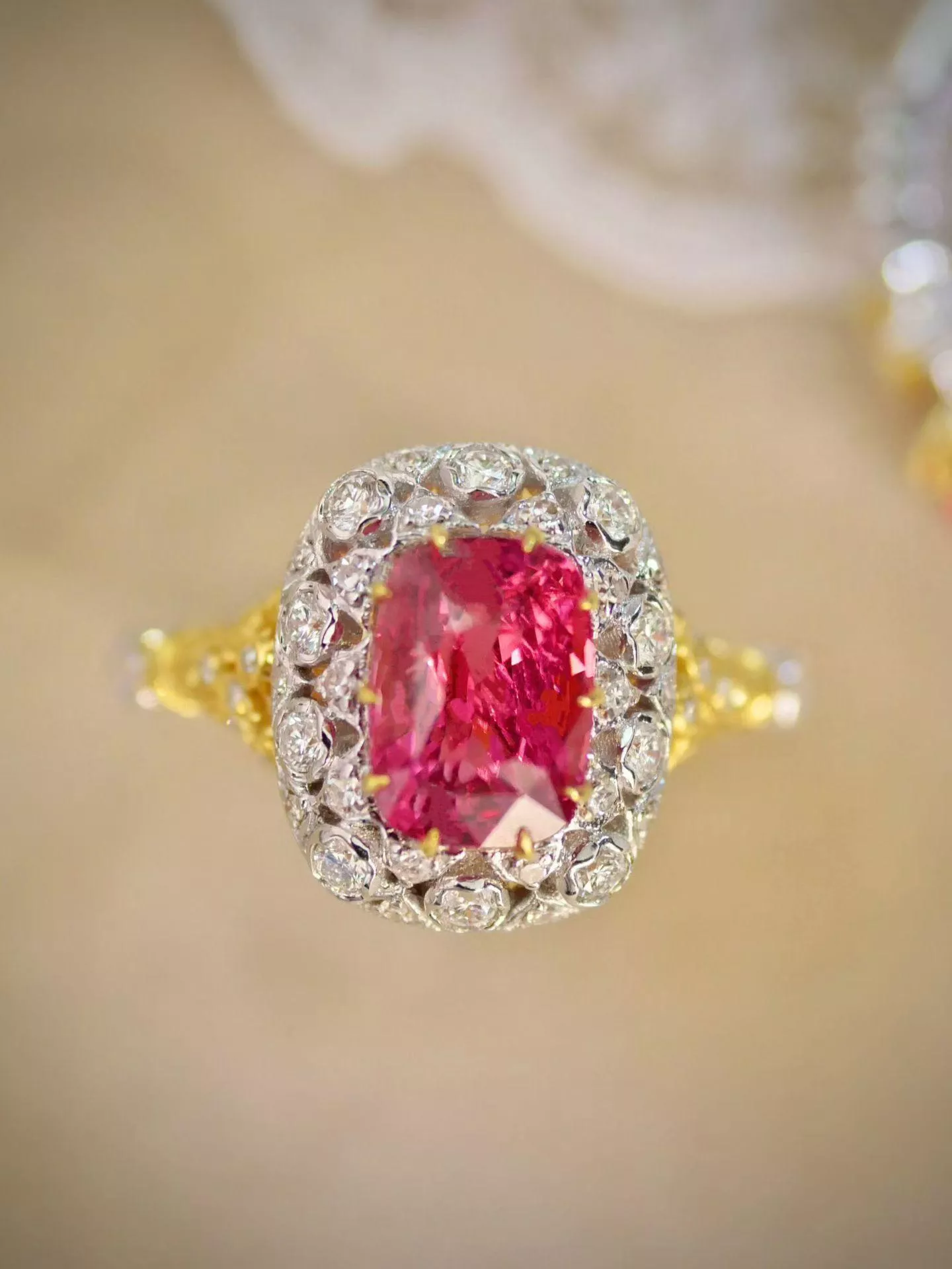 蓮花色尖晶石戒指  2.05克拉 18k金配鑲 0.328克拉鑽石 台北門市 CG-701