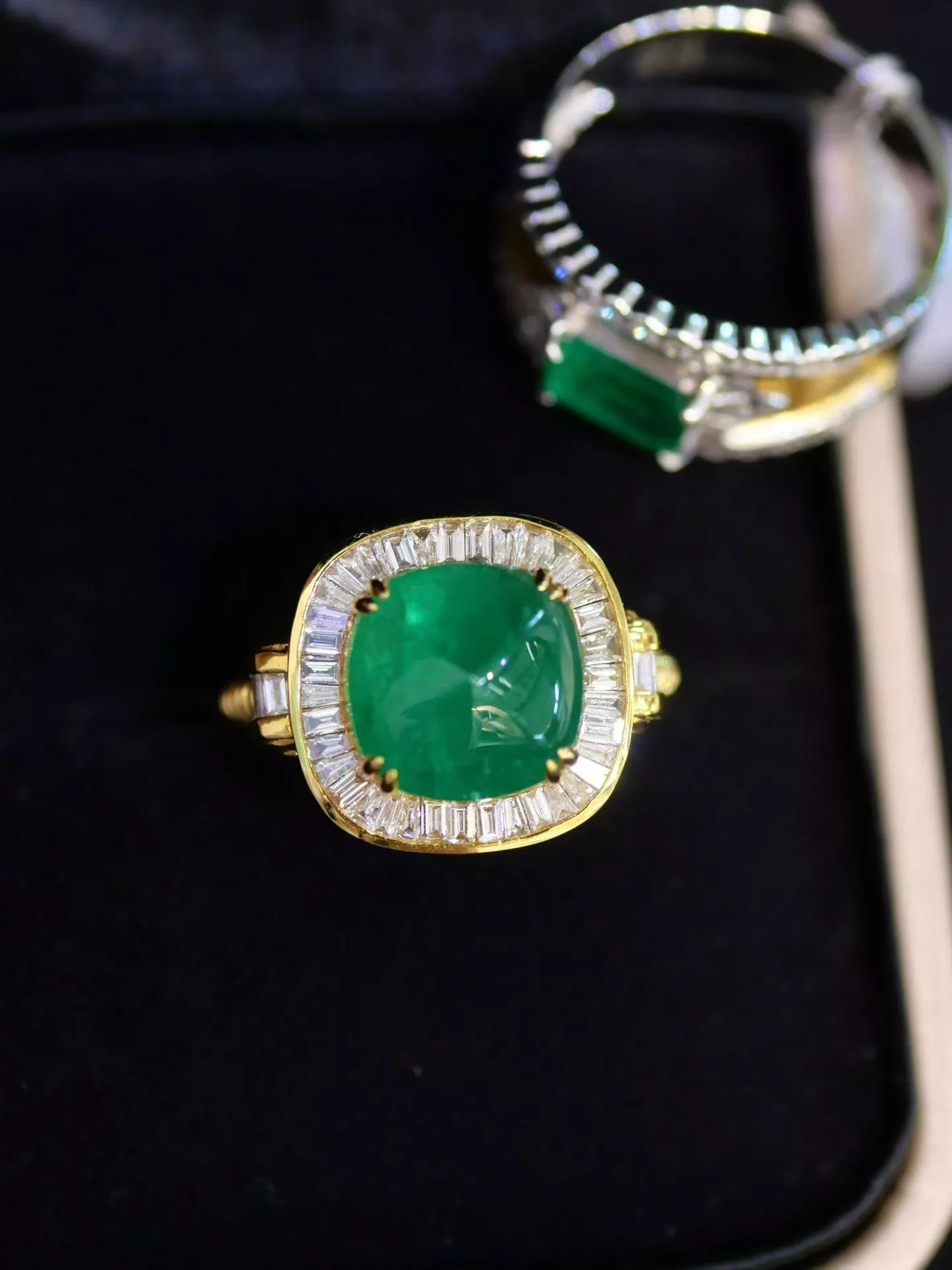 糖塔祖母綠戒指  3.61克拉 18k金配鑲梯方鑽石 台北門市 CG-710