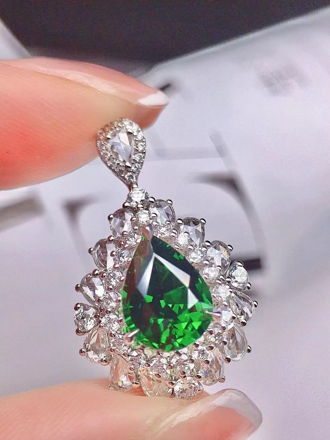 沙弗萊石兩用款  3.01克拉 18k金配鑲 1.086克拉鑽石 台北門市 CG-721