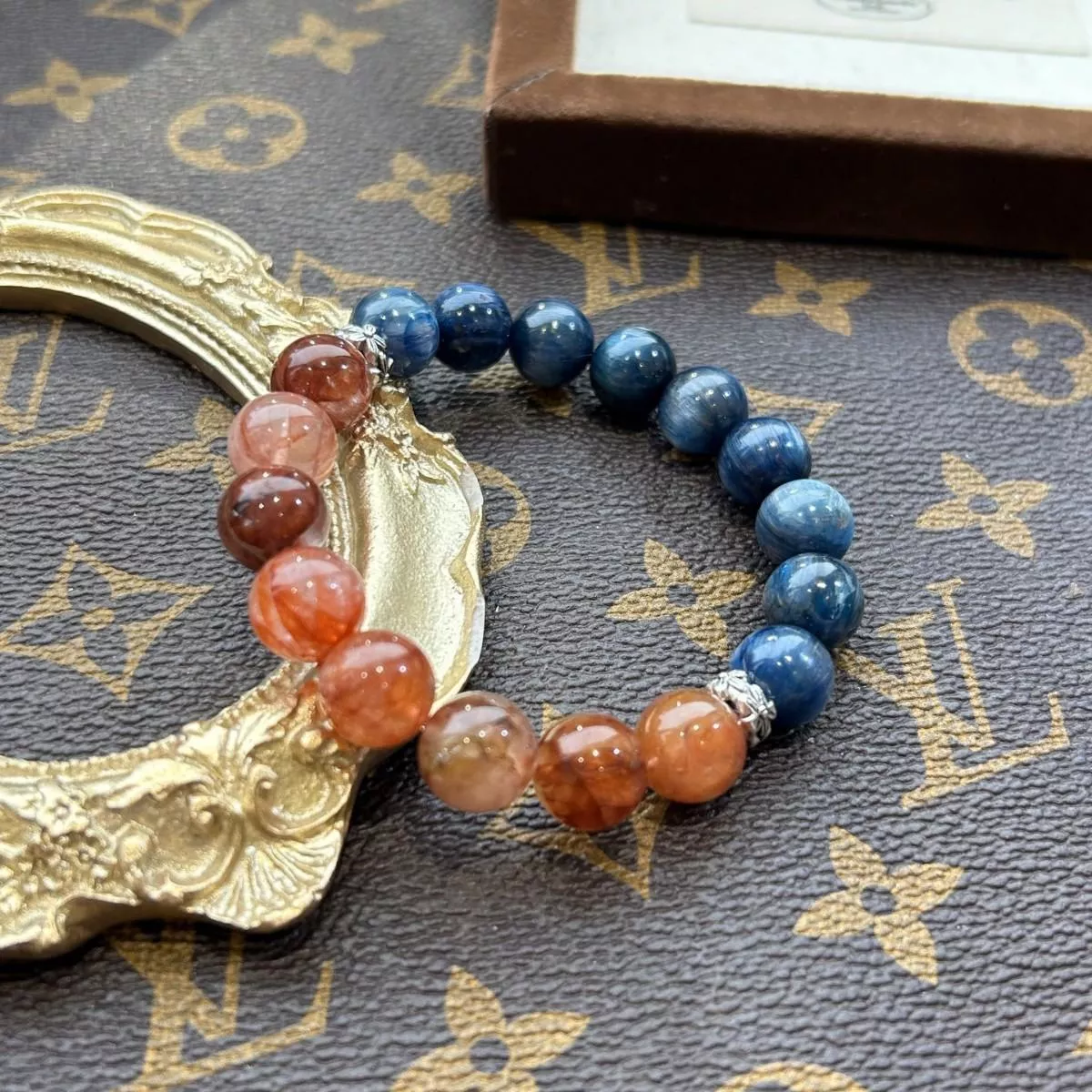 水晶手鍊 天然水晶 天然紅膠花藍晶  客製化訂製 桃花 轉運 姻緣 招財