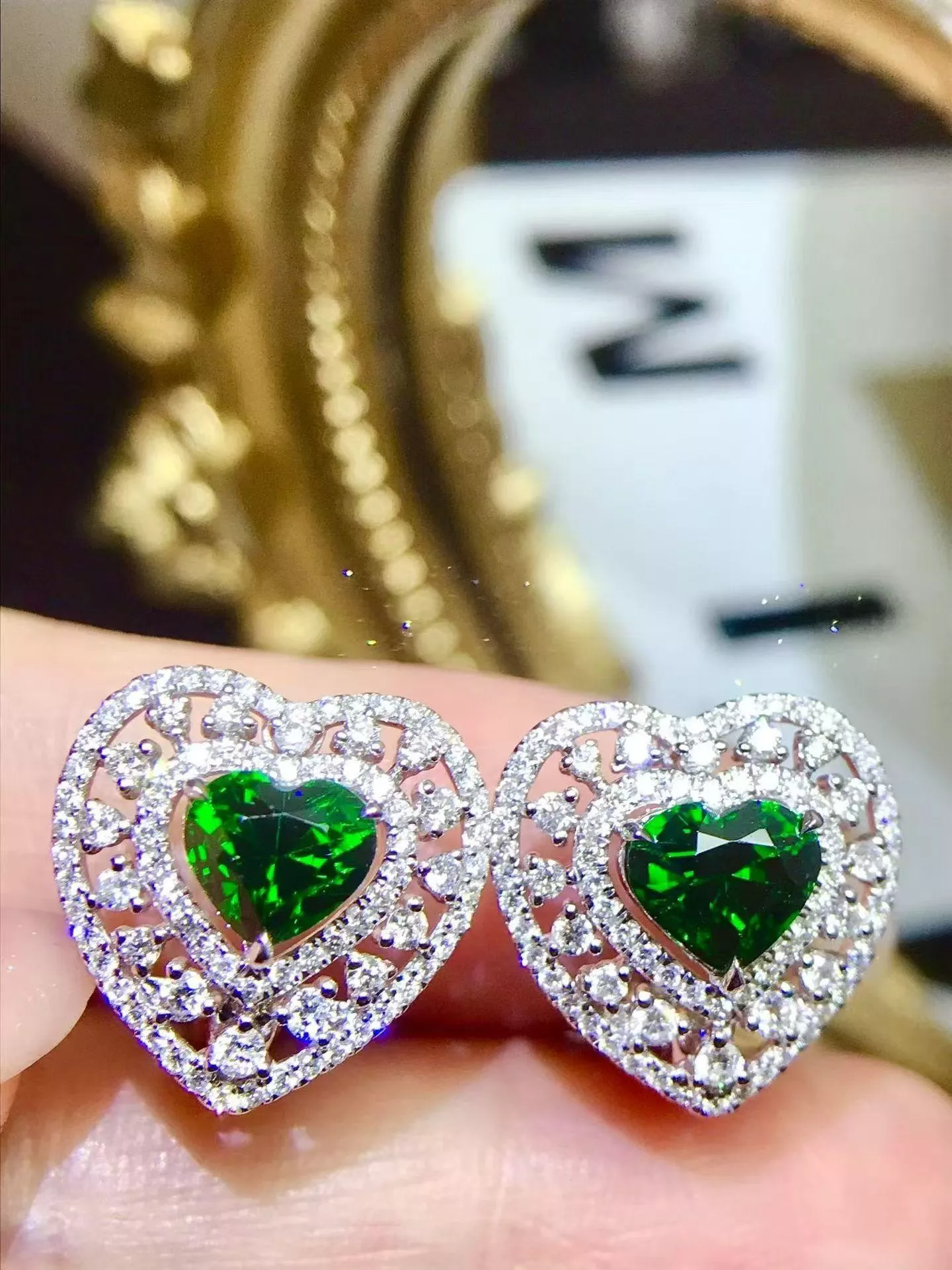 精品沙弗萊耳釘 2.34克拉 18k金配鑲 1.15克拉鑽石 台北門市 CG-724