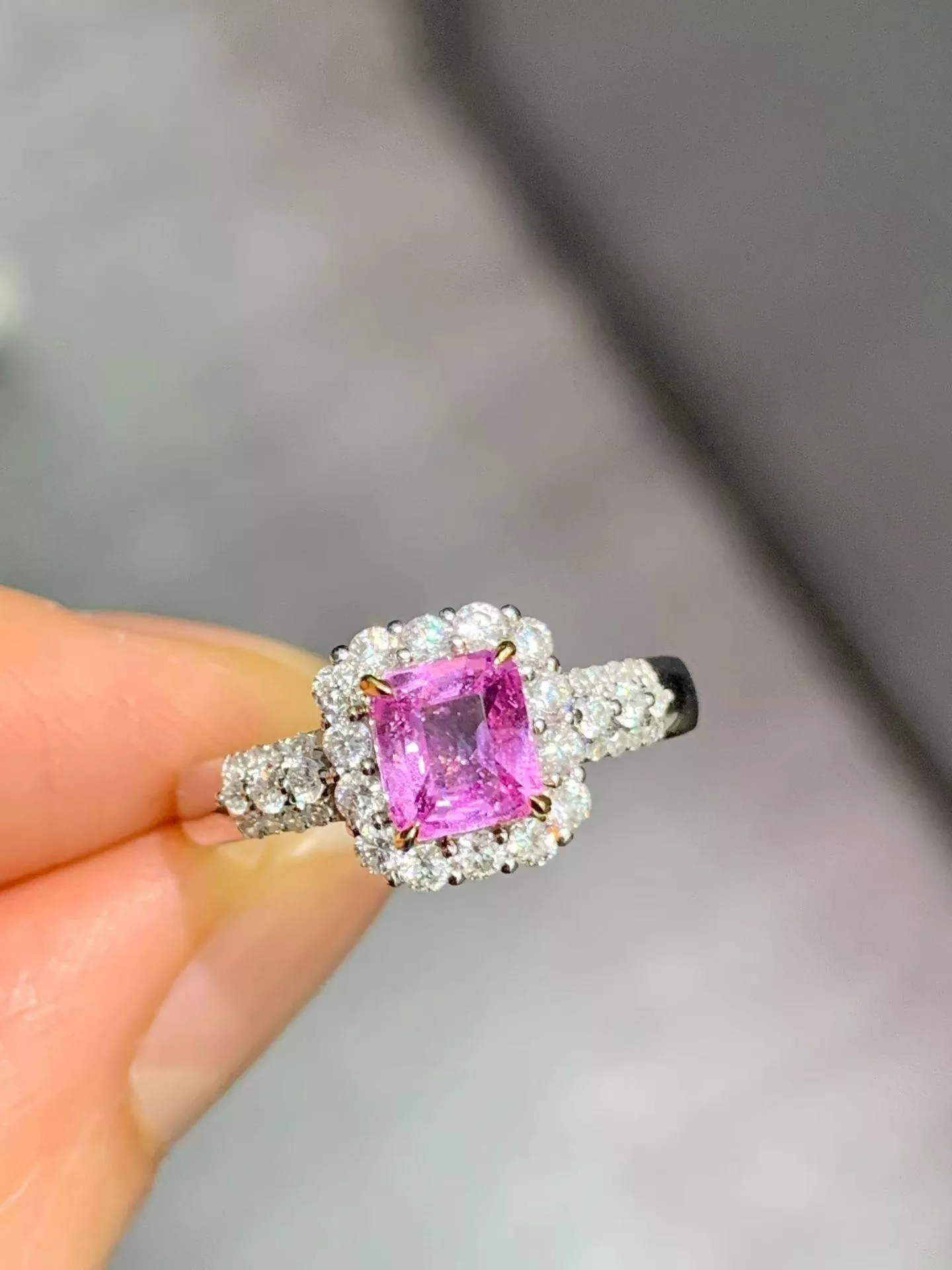 無燒帕帕拉恰寶石 1.01克拉 18k金配鑲 45.6分鑽石 台北門市 CG-725