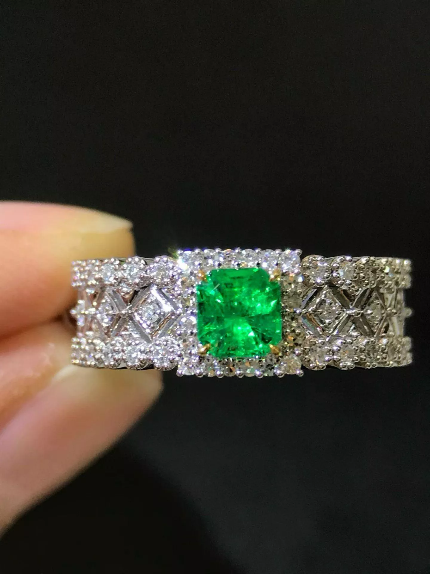 哥倫比亞祖母綠戒指  0.5克拉 18k金配鑲 0.243克拉鑽石 台北門市 CG-727