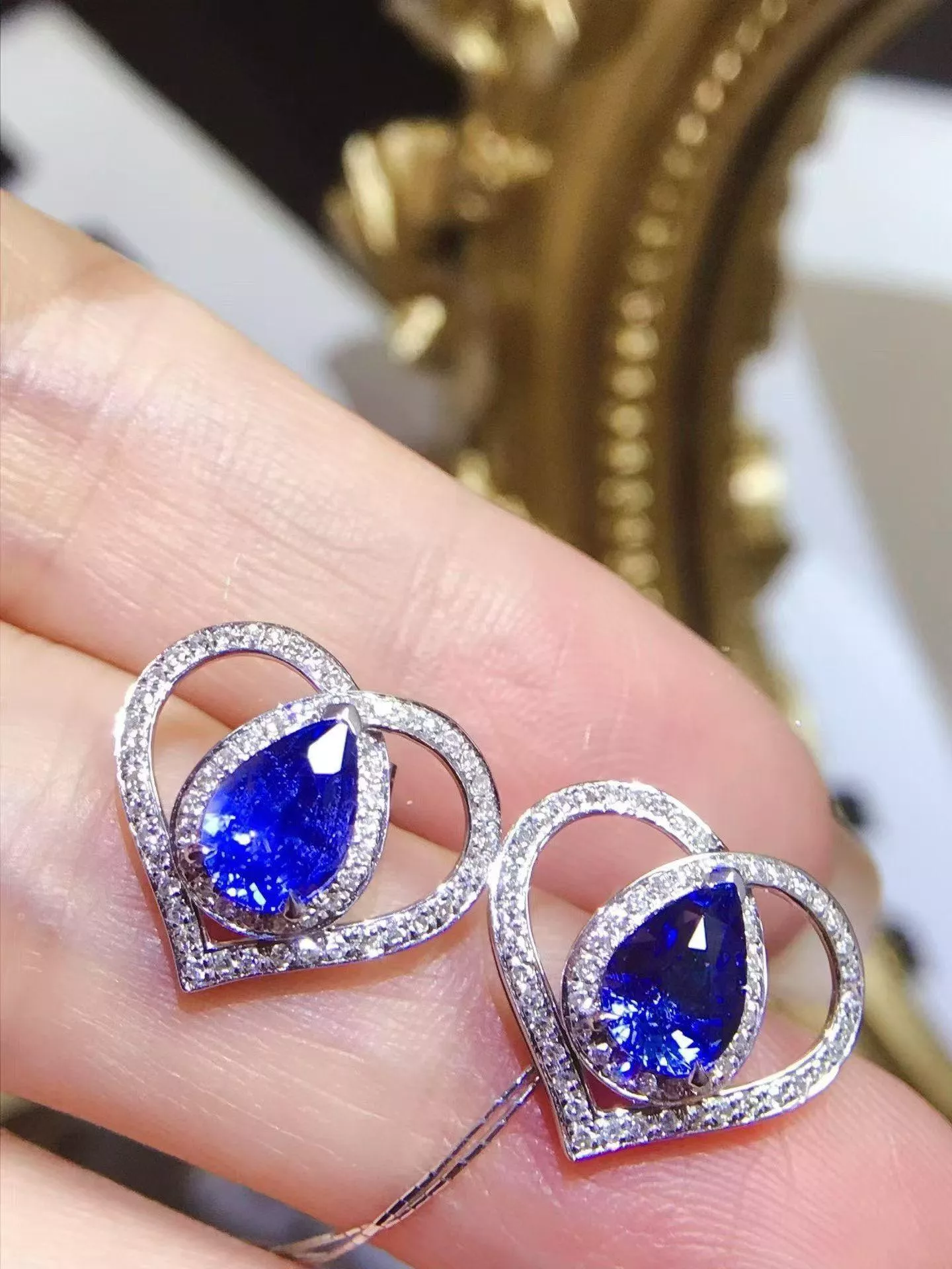 無燒藍寶石耳釘  2.15克拉 18k金配鑲  0.46克拉鑽石 台北門市 CG-734