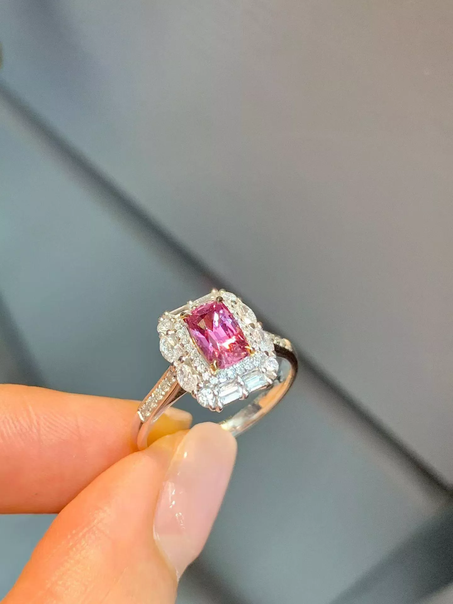 無燒帕帕拉恰寶石戒指  1.06克拉 18k金配鑲 55分鑽石 台北門市 CG-736