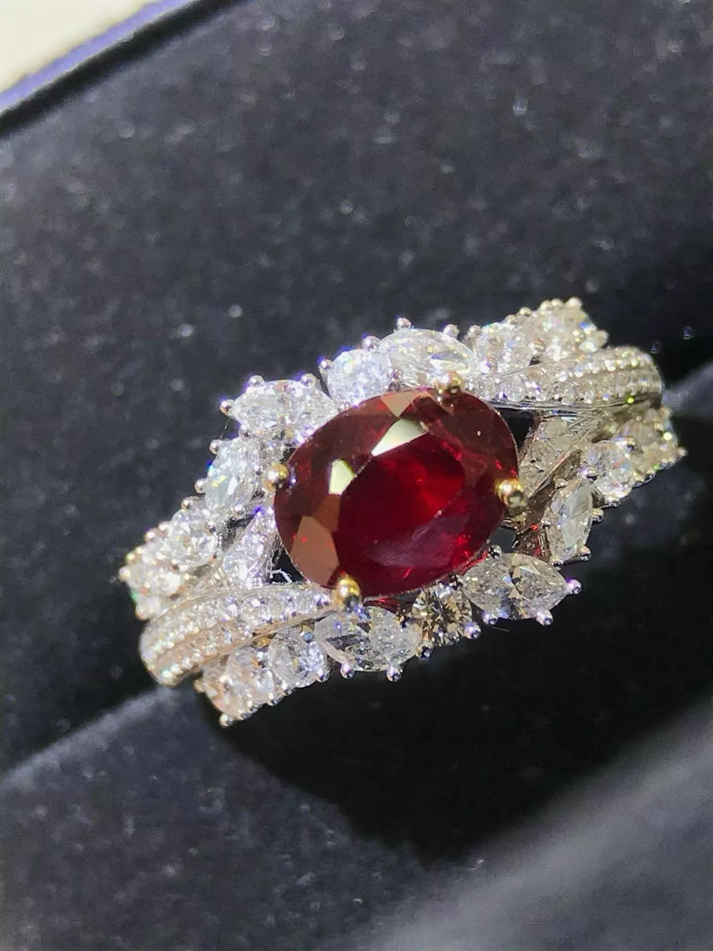 無燒紅寶石戒指  2.01克拉 18k金配鑲 0.802克拉鑽石 台北門市 CG-739