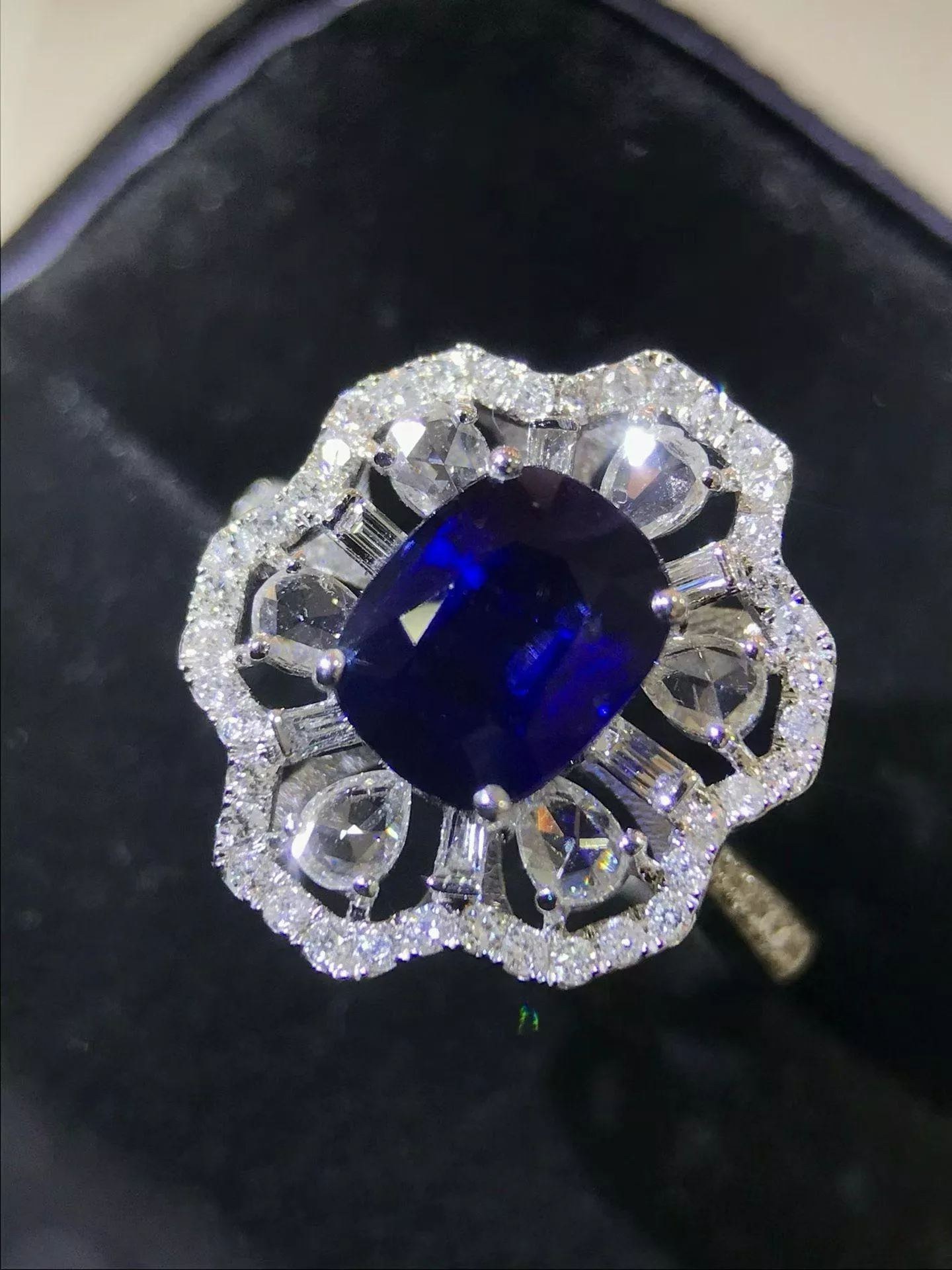 藍寶石戒指  2.45克拉 18k金配鑲 0.698克拉鑽石 台北門市 CG-742