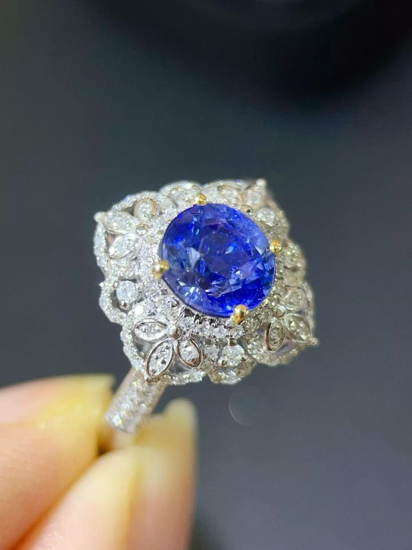 藍寶石戒指  2克拉 18k金配鑲 0.391克拉鑽石 台北門市 CG-745