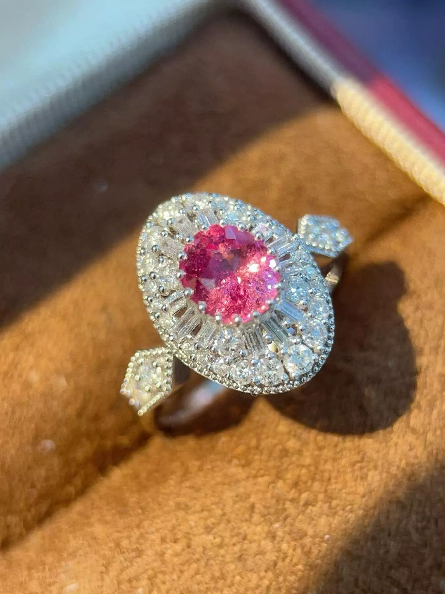 帕帕拉恰戒指  1.36克拉 18k金配鑲 0.599克拉鑽石 台北門市 CG-755