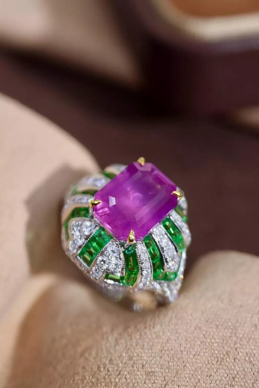 無燒藍寶石戒指 5.6克拉18k金配鑲 0.982克拉鑽石 台北門市 CG-757