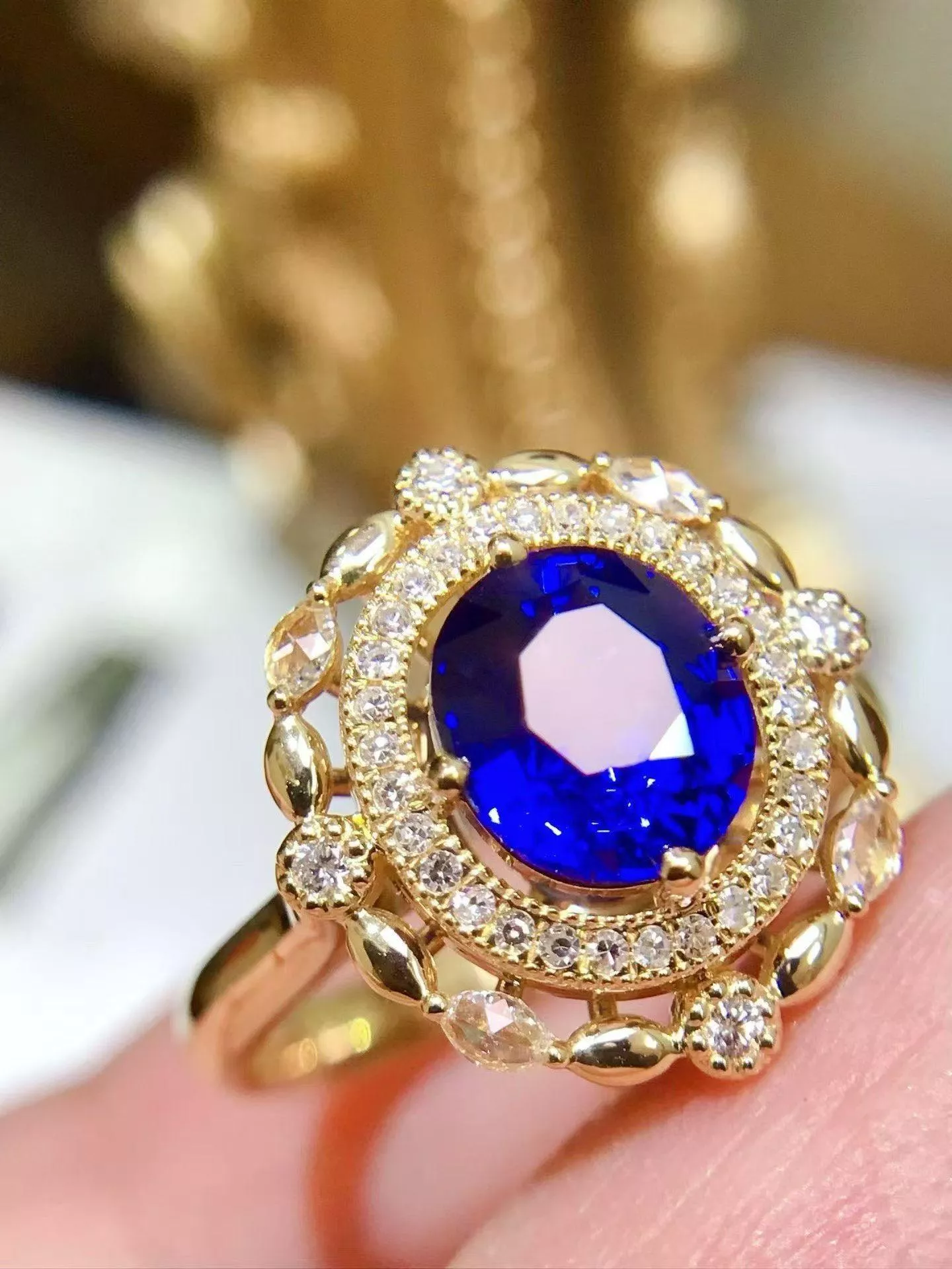 精品皇家藍藍寶石戒指  1.7克拉 18k金配鑲 0.29克拉鑽石 台北門市 CG-762