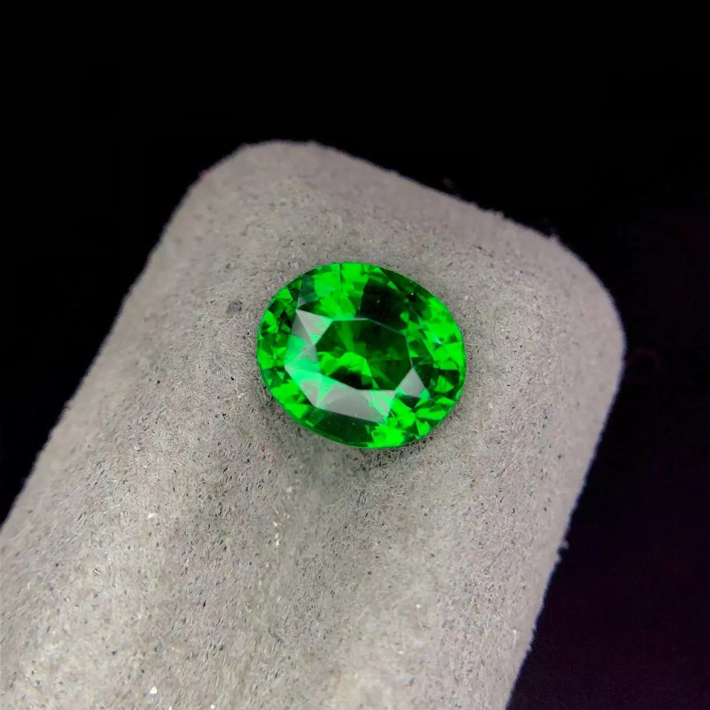 精品裸石沙弗萊  2.05克拉  台北門市 CG-764