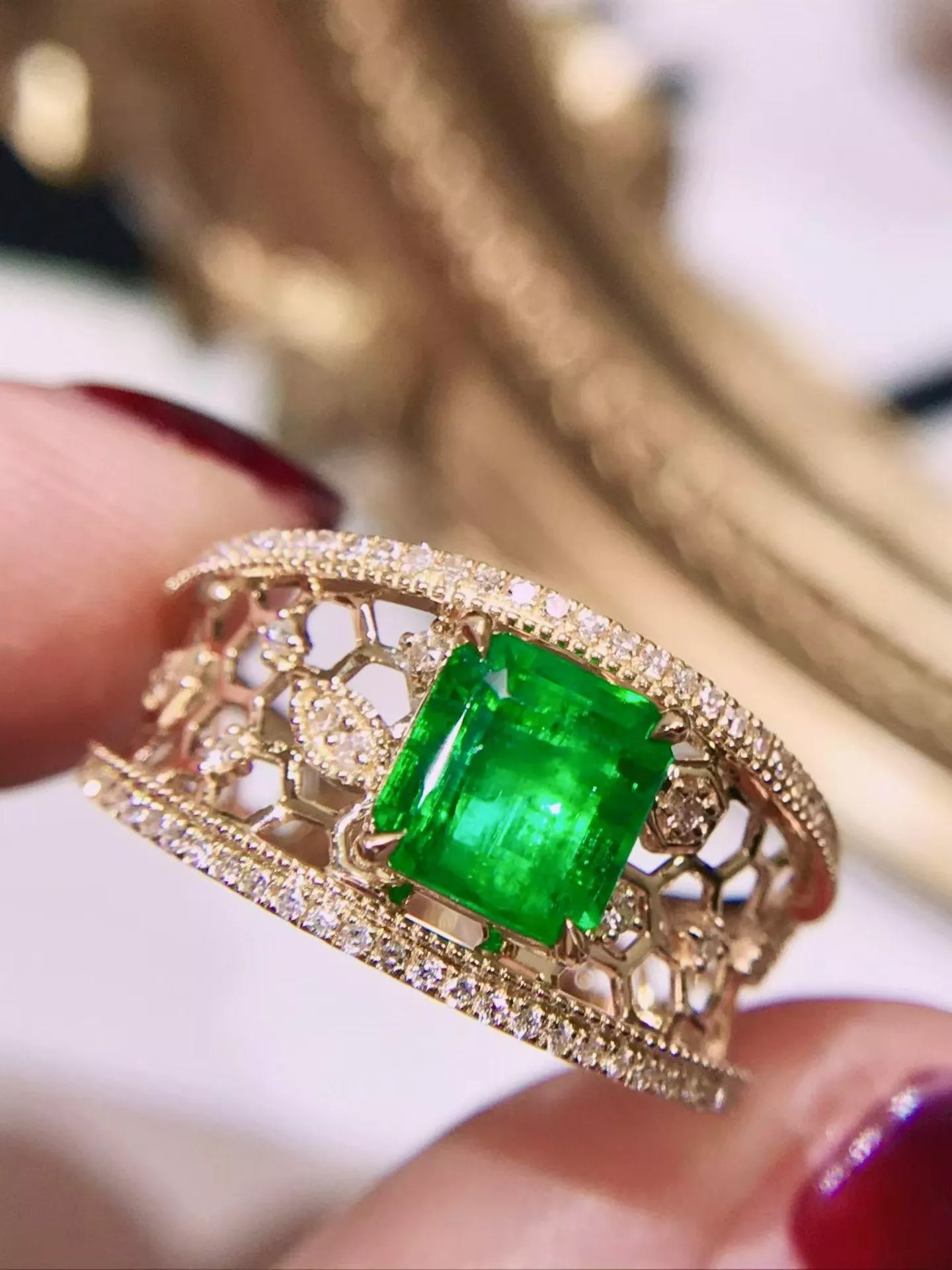 哥倫比亞祖母綠戒指  1.2克拉 18k金配鑲 0.32克拉鑽石 台北門市 CG-772