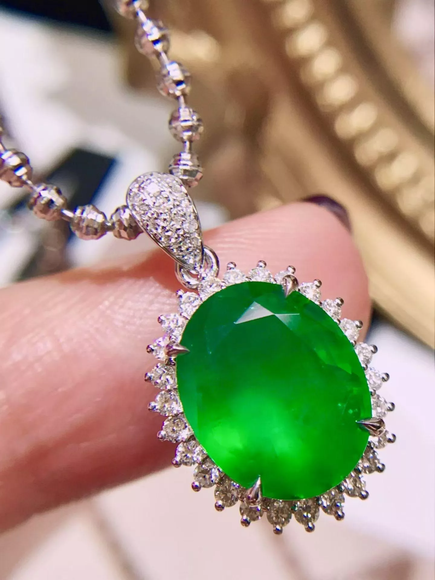 祖母綠吊墜（不含鏈）4.5克拉 18k金配鑲 0.4克拉鑽石 台北門市 CG-773