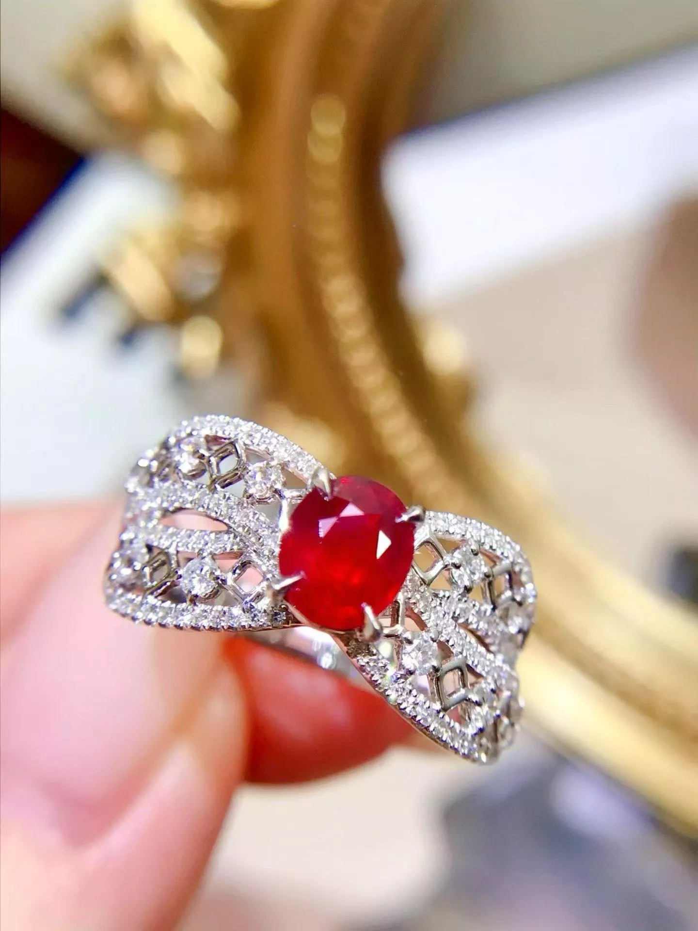 無燒紅寶石戒指  0.9克拉  18k金配鑲 56分鑽石 台北門市 CG-777
