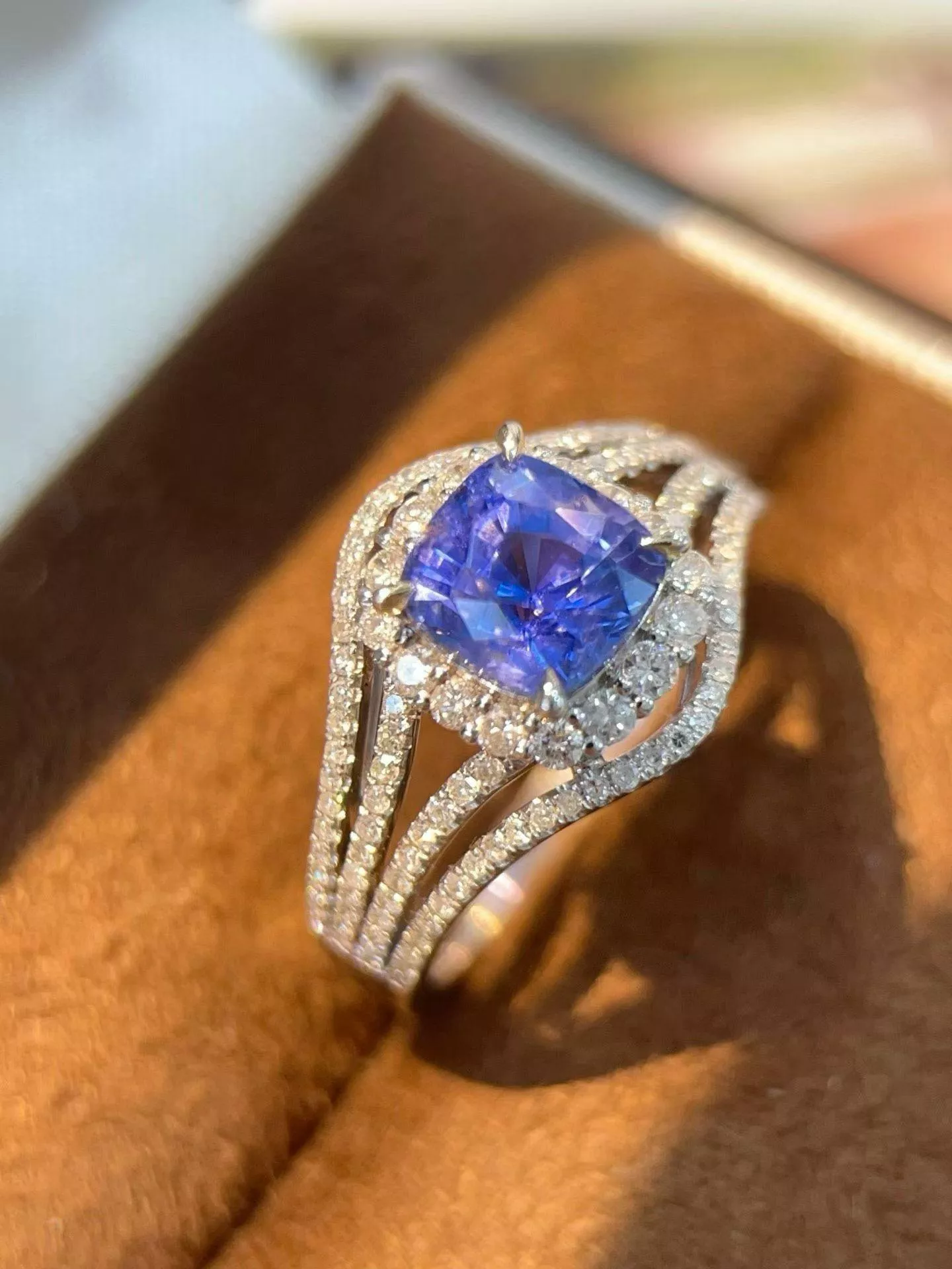 無燒藍寶石戒指  2.26克拉 18k金配鑲 0.525克拉鑽石 台北門市 CG-785