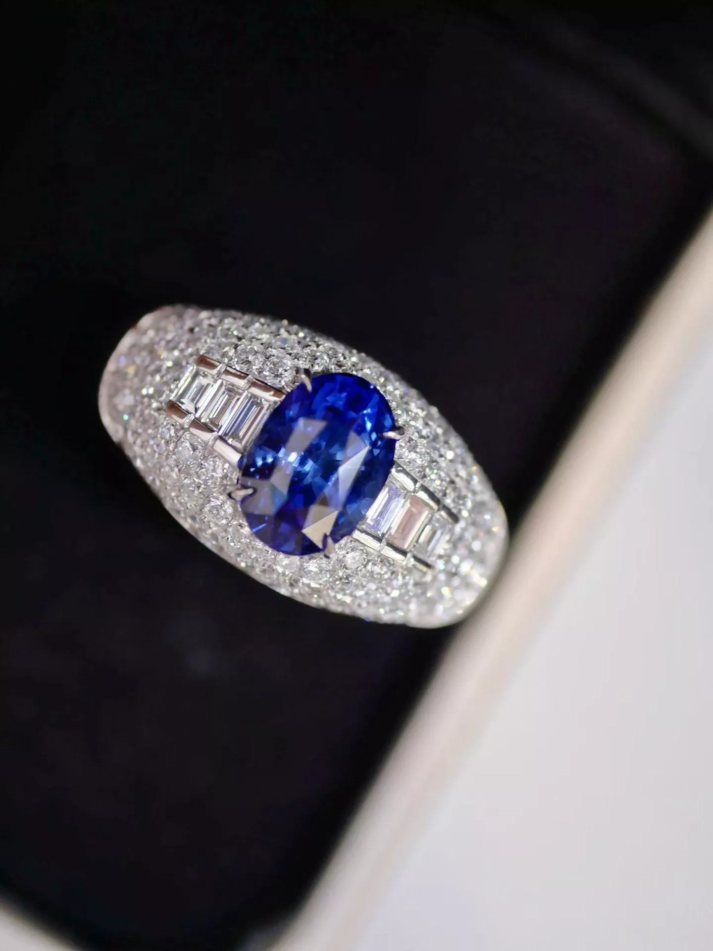 藍寶石戒指  2.06克拉 18k金配鑲 1.16克拉鑽石 台北門市 CG-792