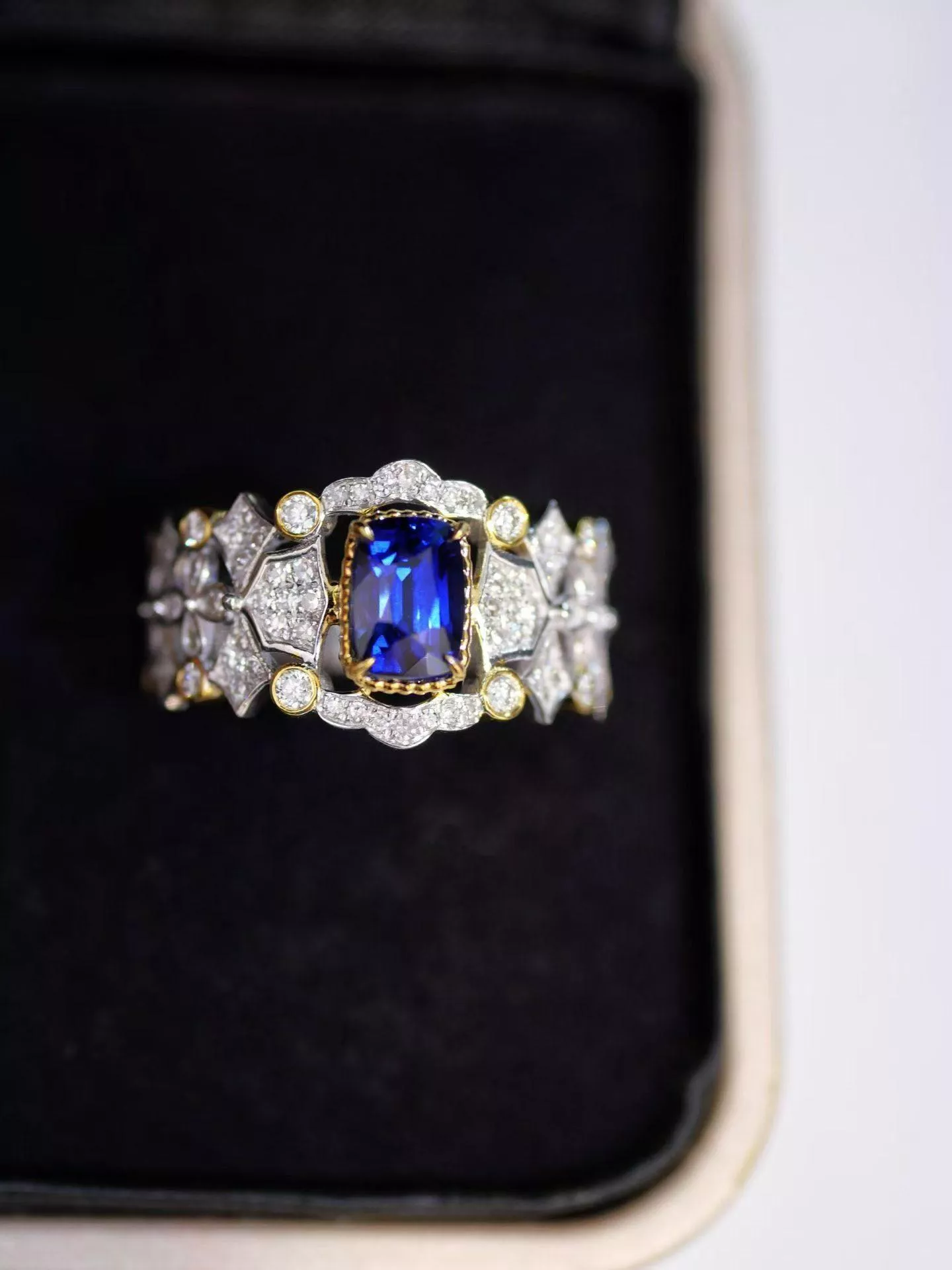 藍寶石戒指  1.01克拉 18k金配鑲 0.52克拉鑽石 台北門市 CG-799