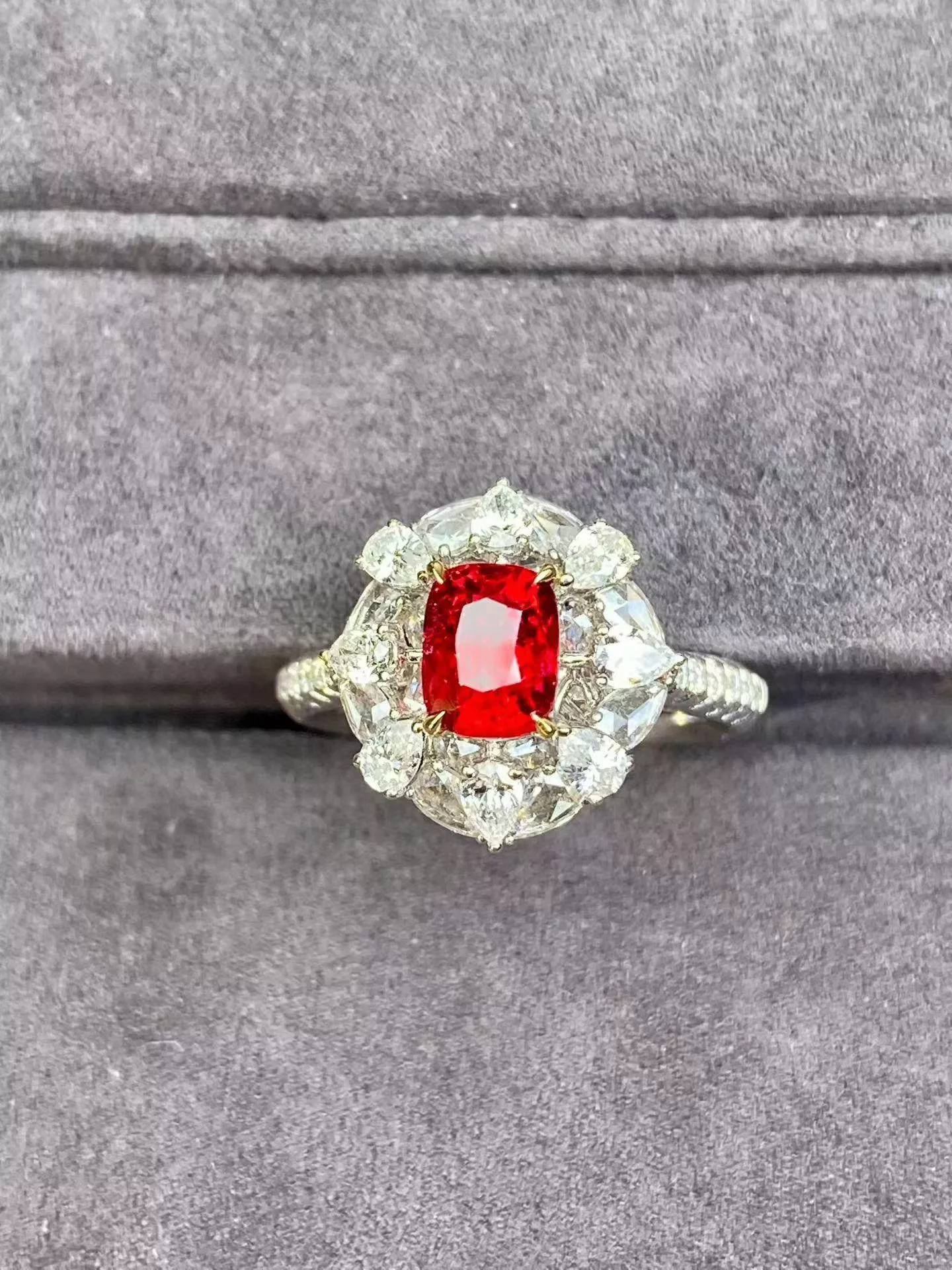 絕地武士尖晶石戒指  1.23克拉 18k白金配鑽石豪華鑲嵌 台北門市 CG-800