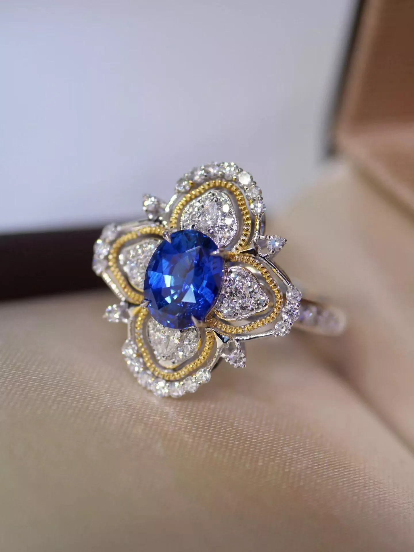 藍寶石戒指  1.53克拉 18k金配鑲 0.52克拉鑽石 台北門市 CG-805