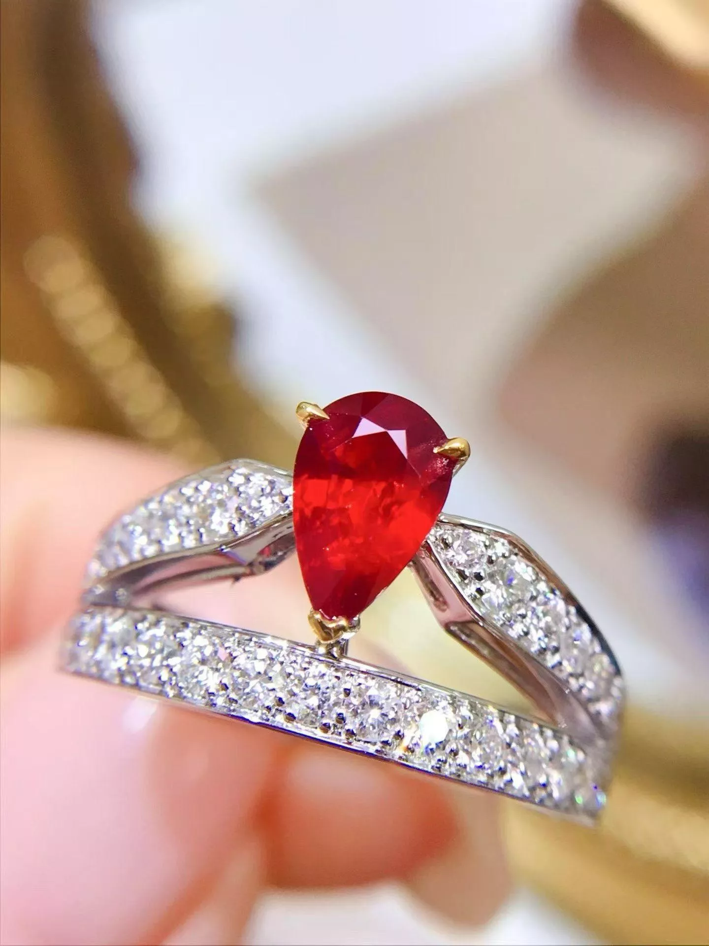 無燒紅寶石戒指  1克拉 18k金配鑲 0.71克拉鑽石 台北門市 CG-807