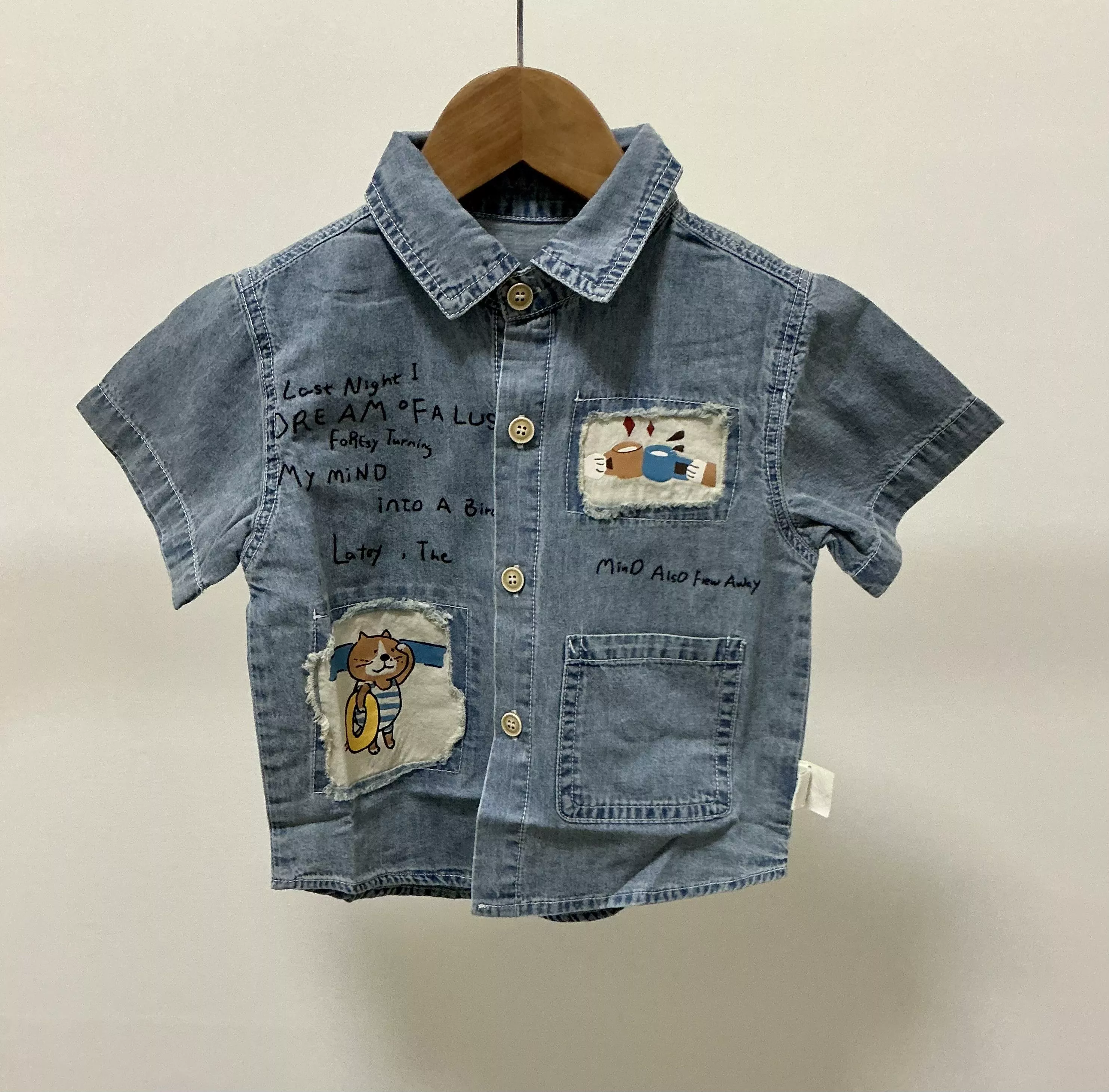 條紋貓咪喝牛奶襯衫