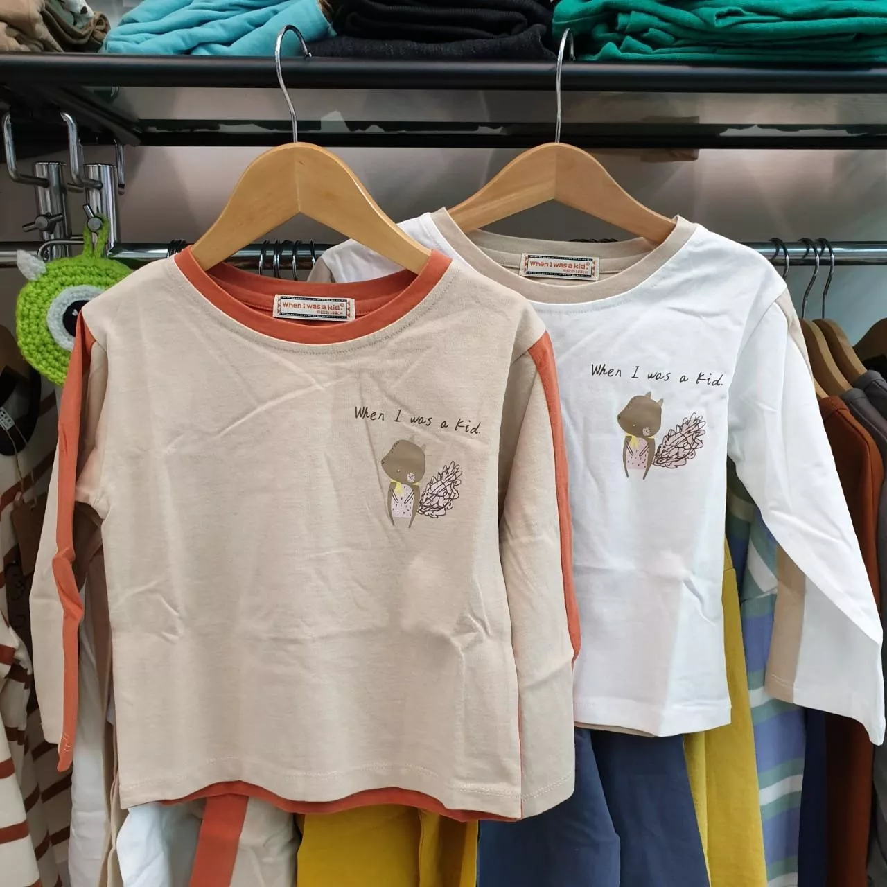 特價現貨-松鼠薄長袖上衣