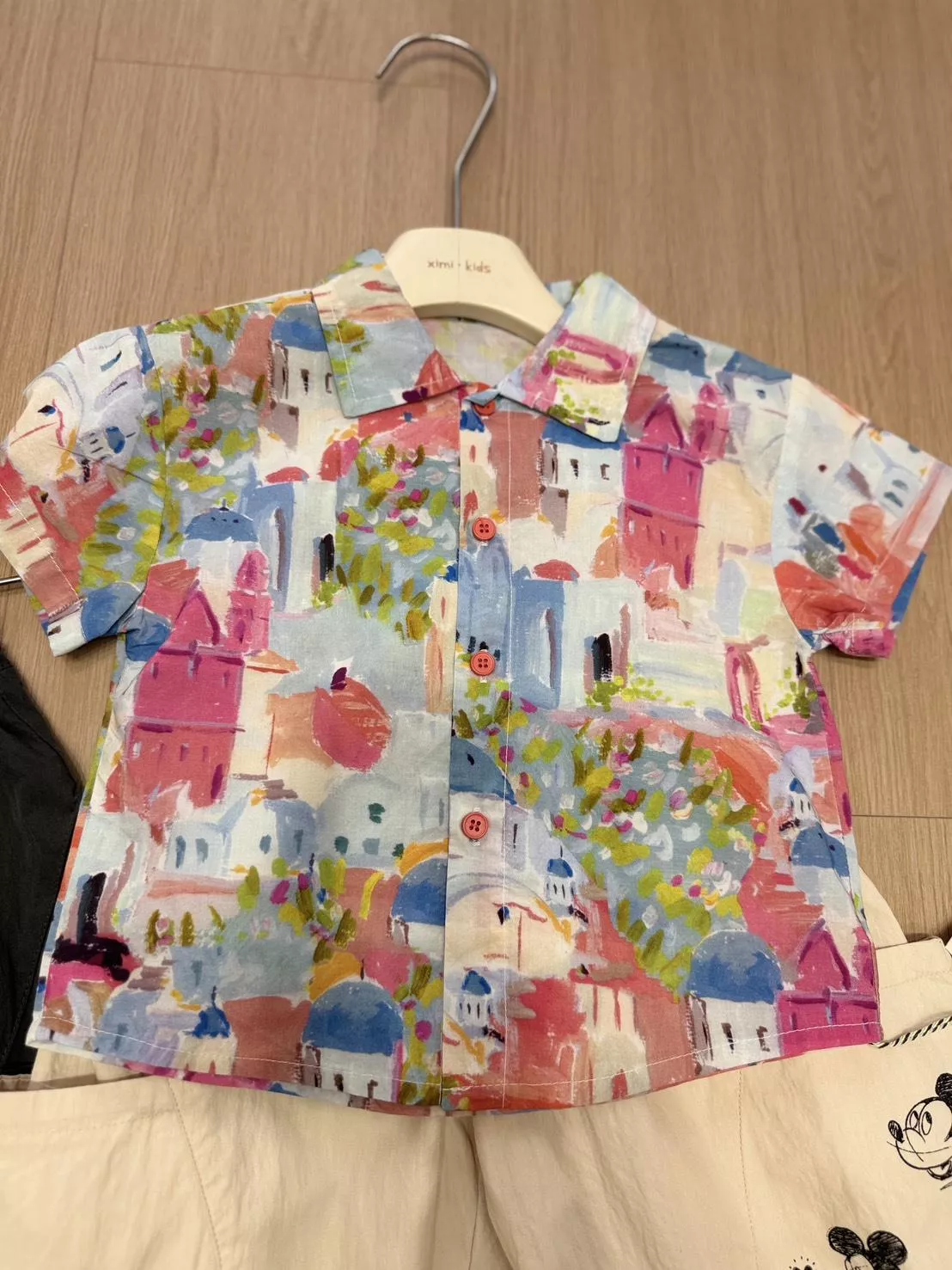 滿彩色短袖襯衫