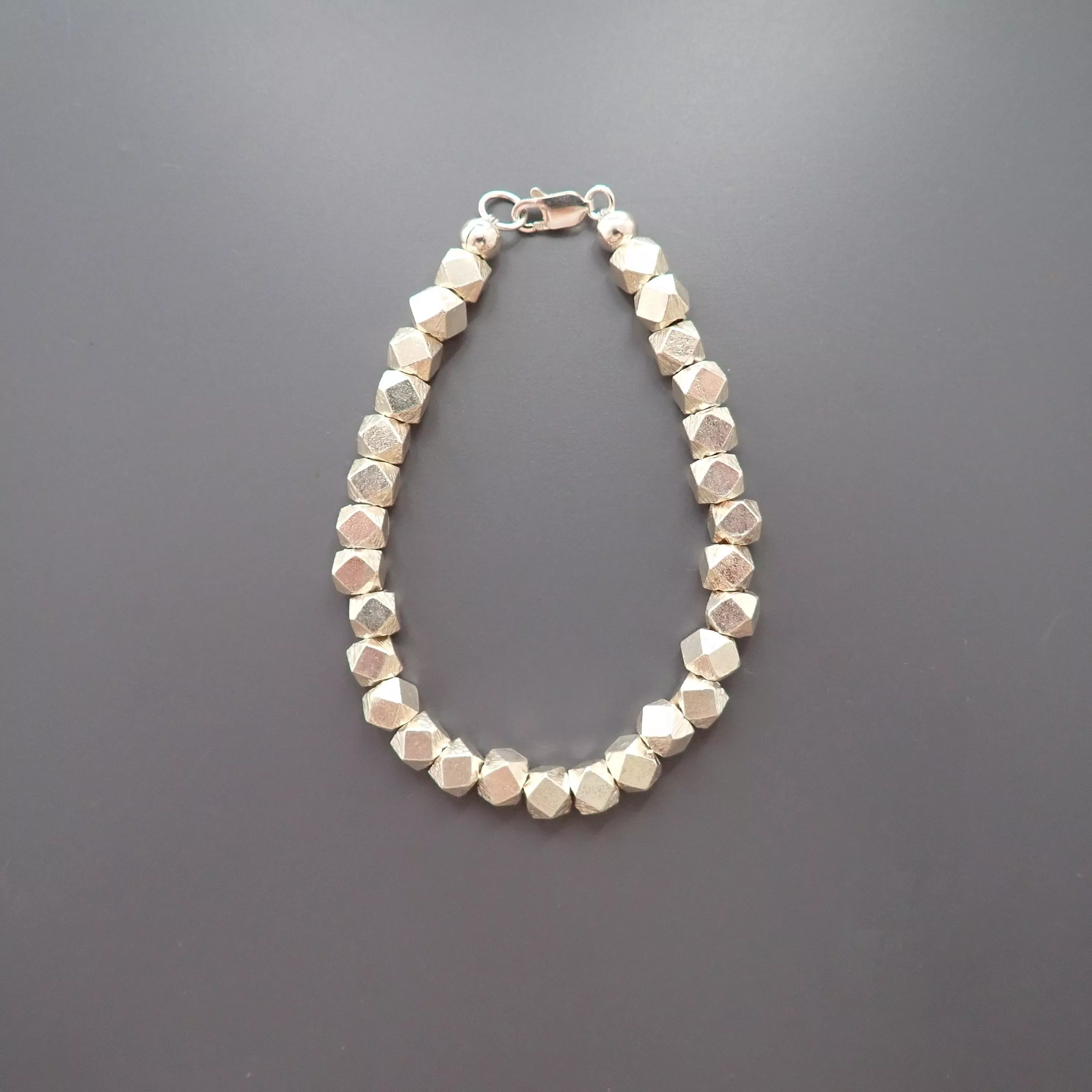 純手工打磨純度980立方多角體手鍊5.5mm