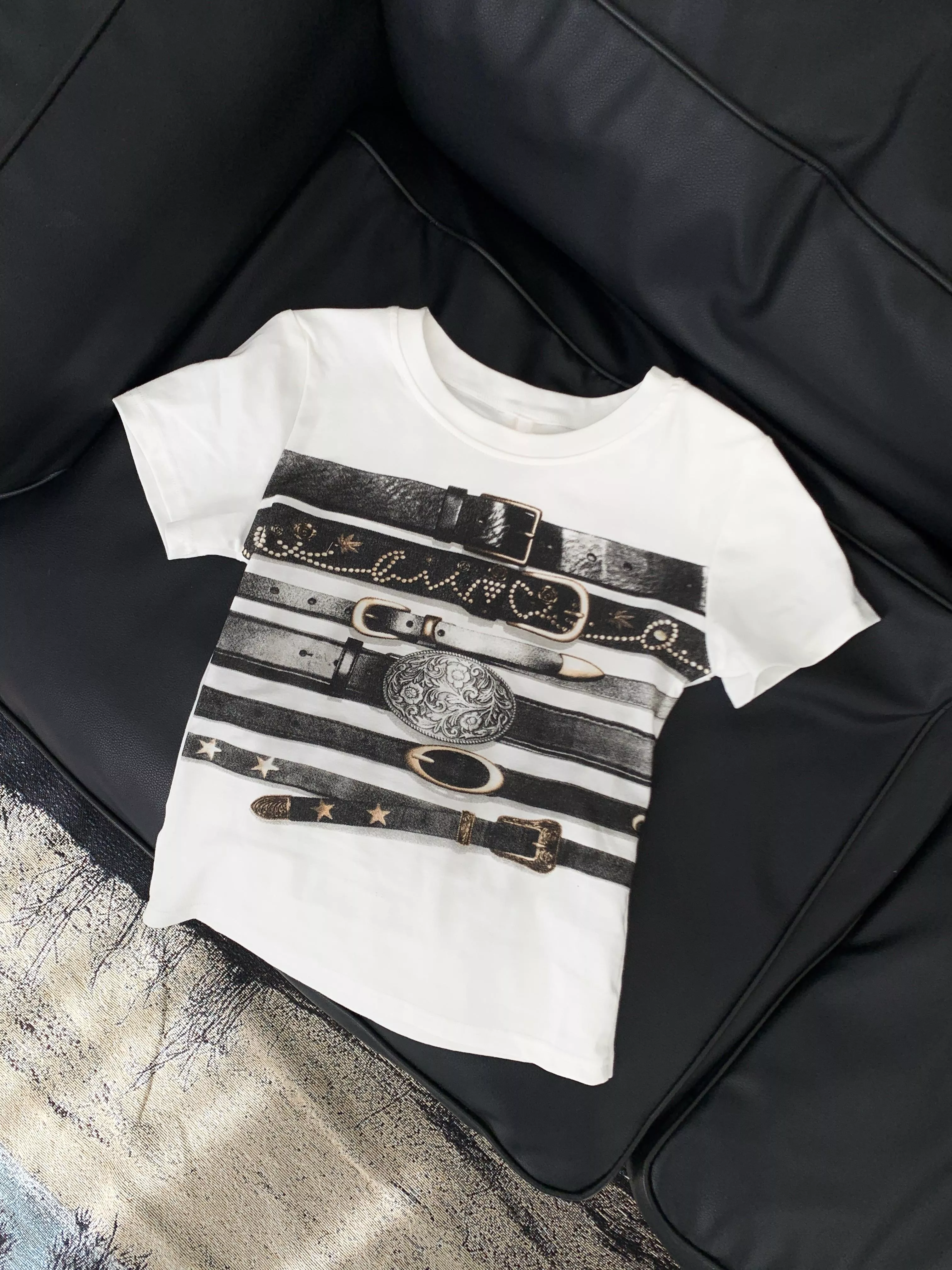 復古皮帶印花短tee(white)(F)