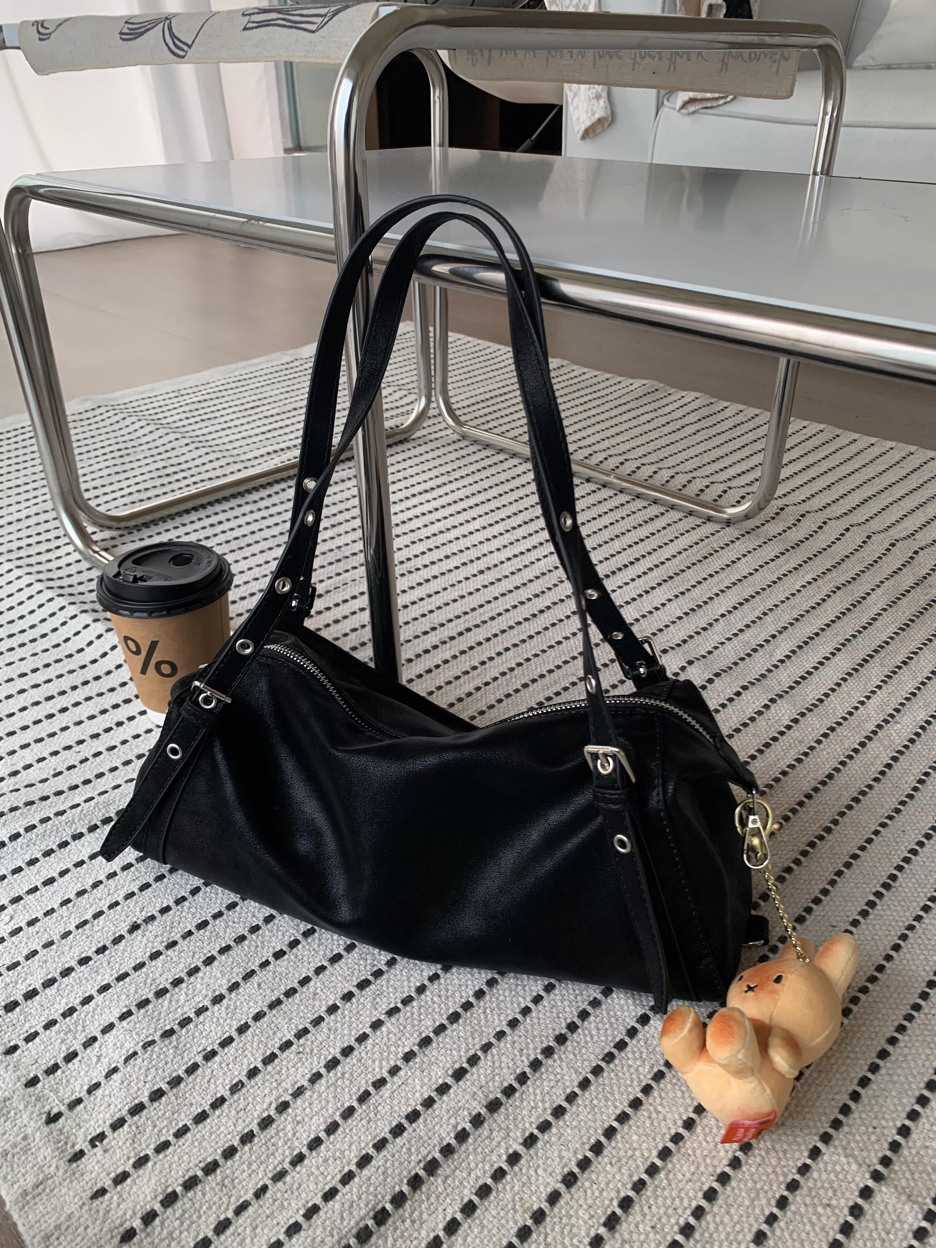 大容量枕頭肩背包(black)(F)