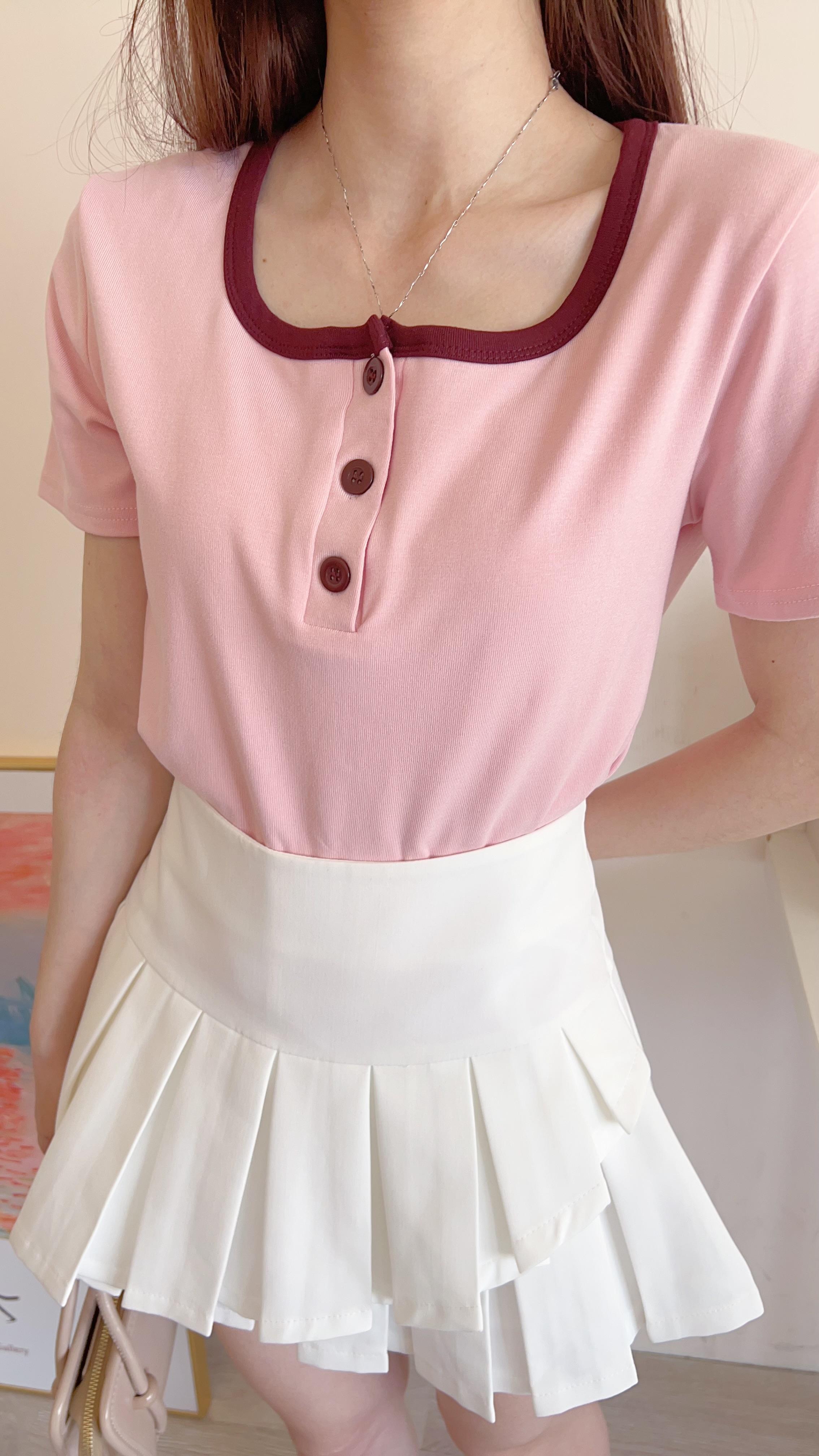 滾邊排扣造型Tee
