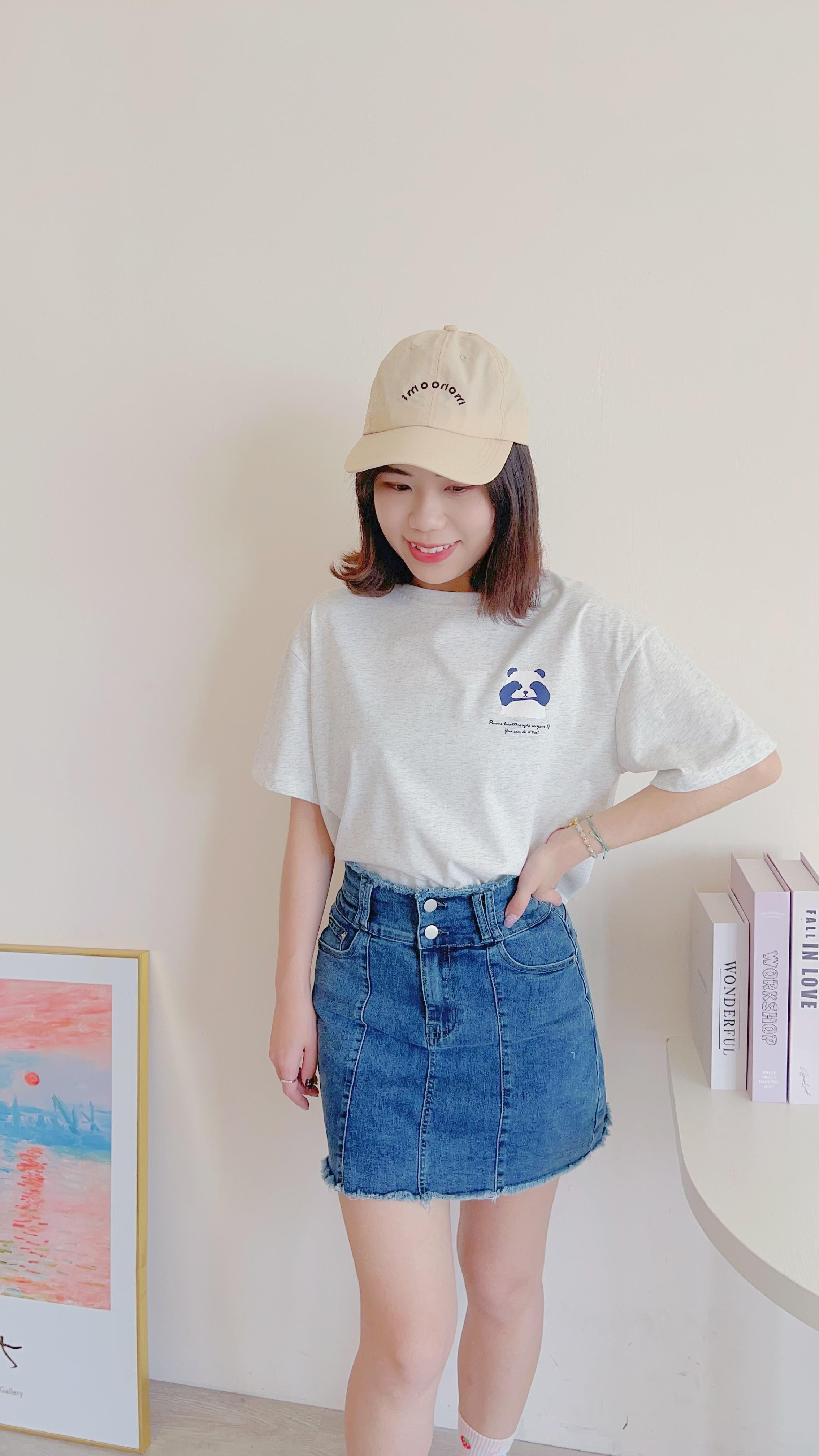摀眼熊貓短版Tee