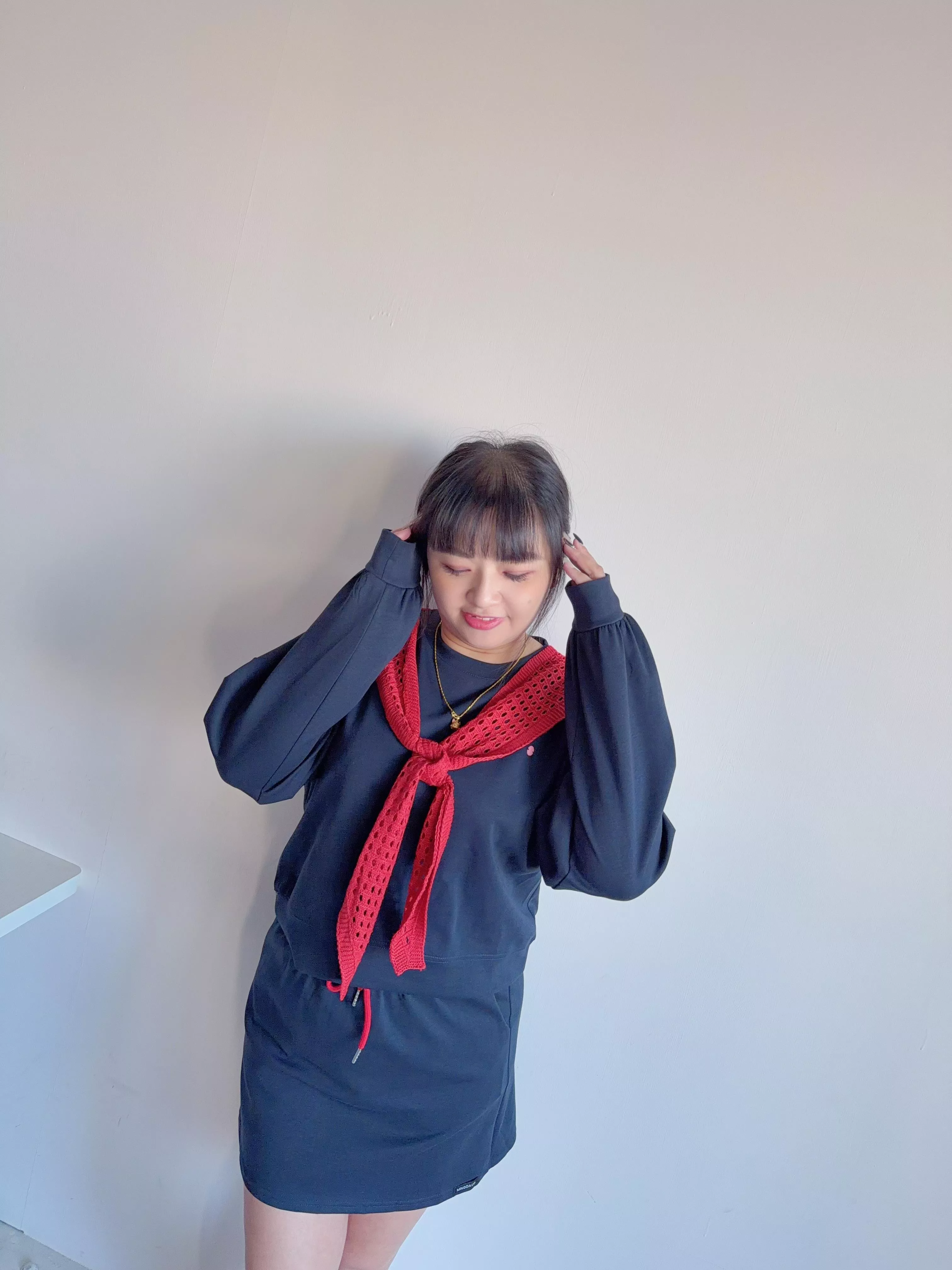 釦牌披肩跳色套裝