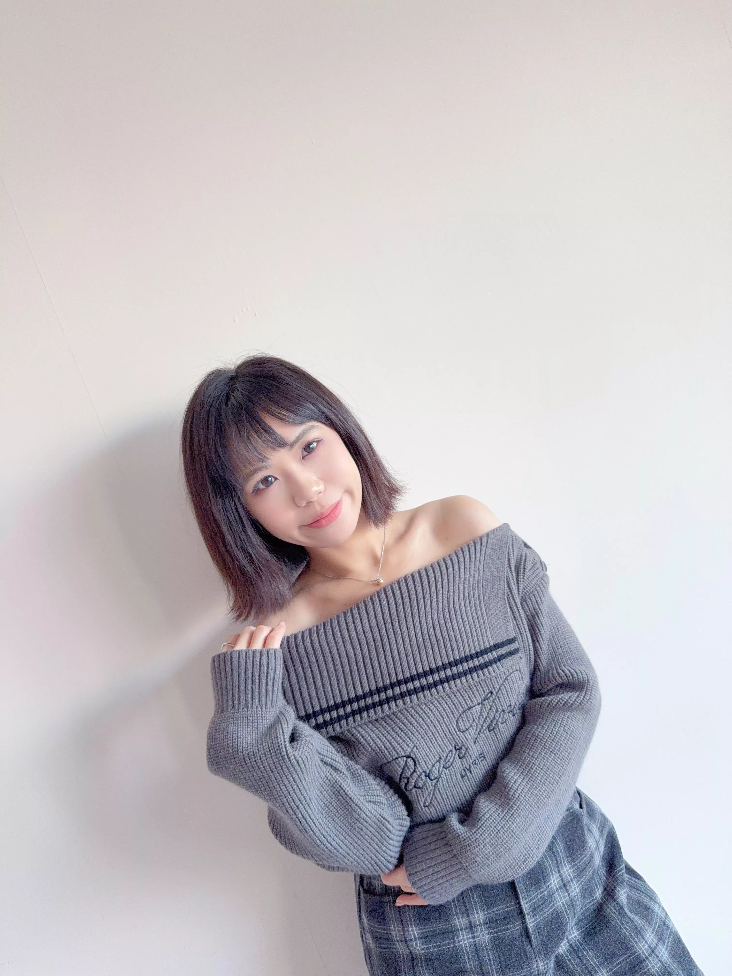 刺繡翻領斜釦針織衣